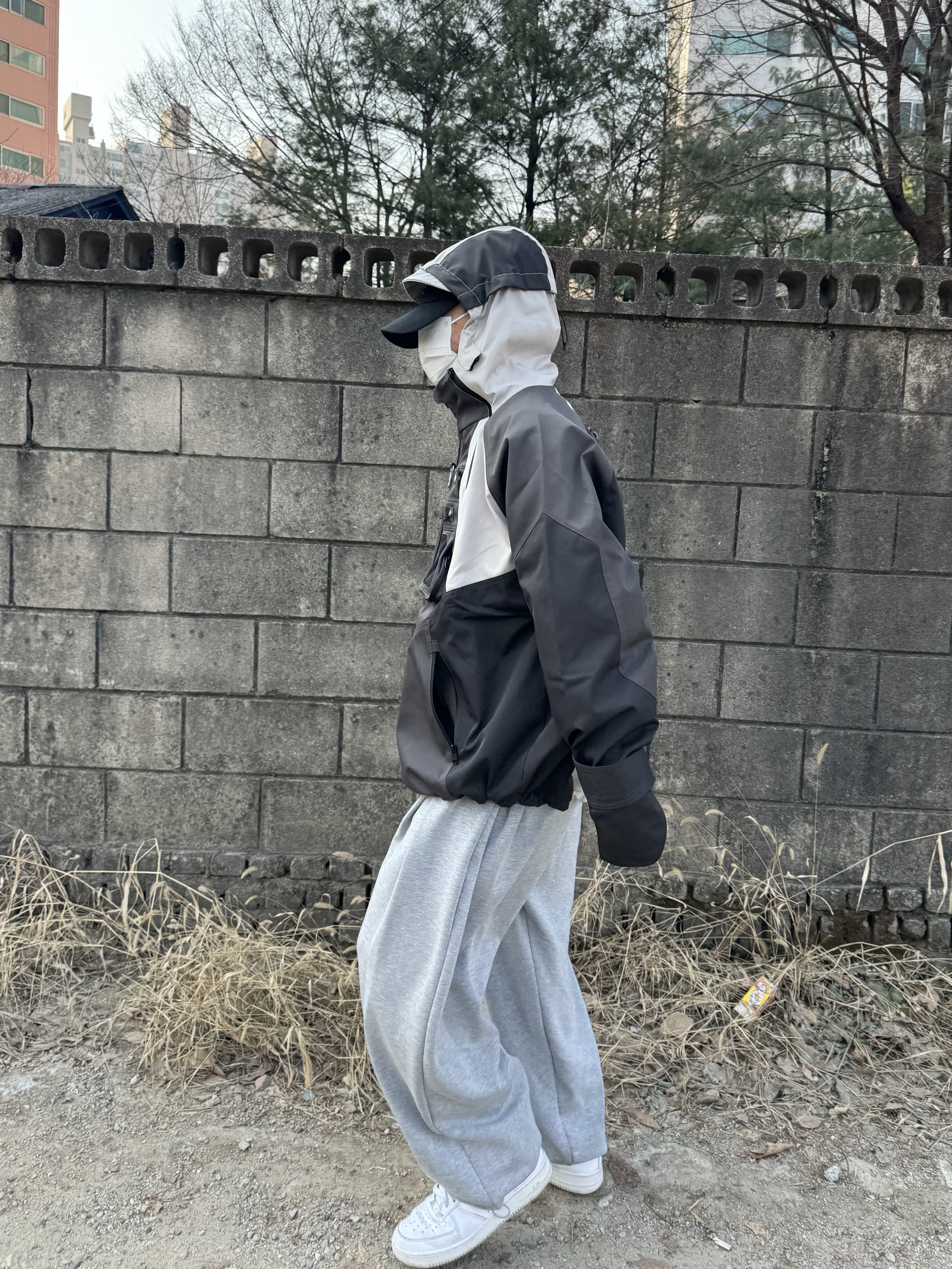 Undermycar Kame Multi Zip Turtle Shell Parka Driftwood - 22FW, Nike Air Force 1 '07 Low White 착용 스타일 - 3