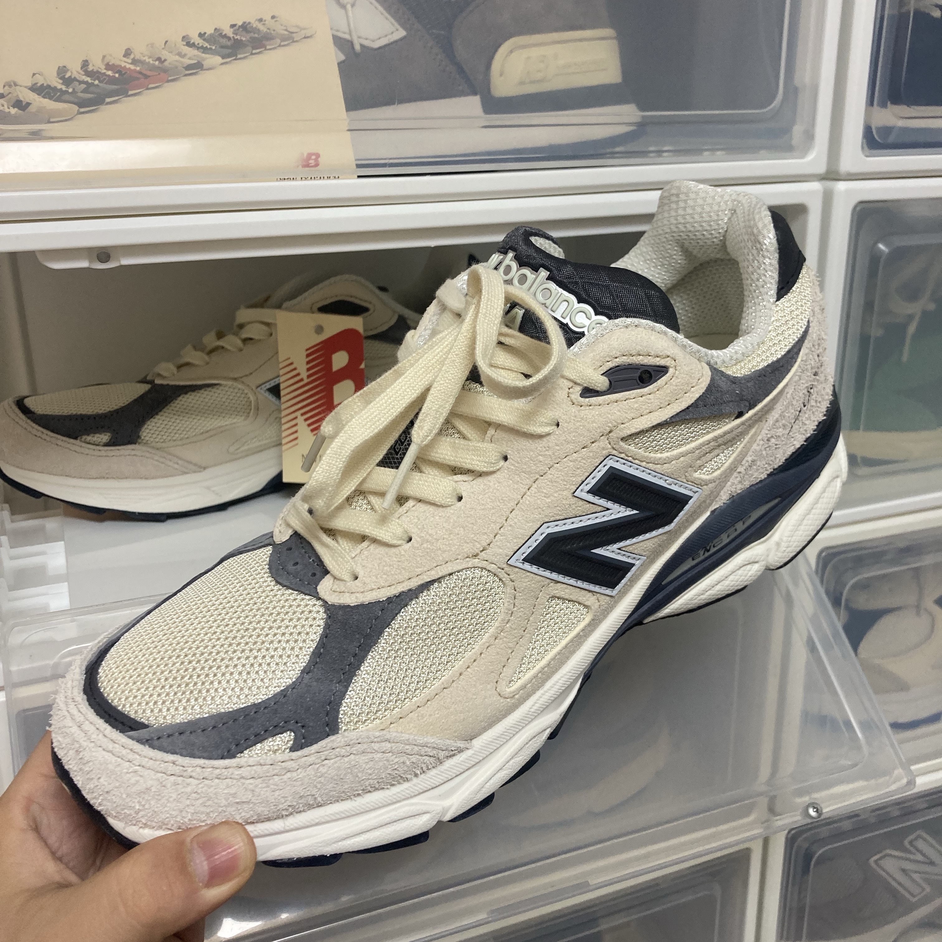 New Balance 990v3 Made in USA Moonbeam Macadamia Nut 착용 스타일