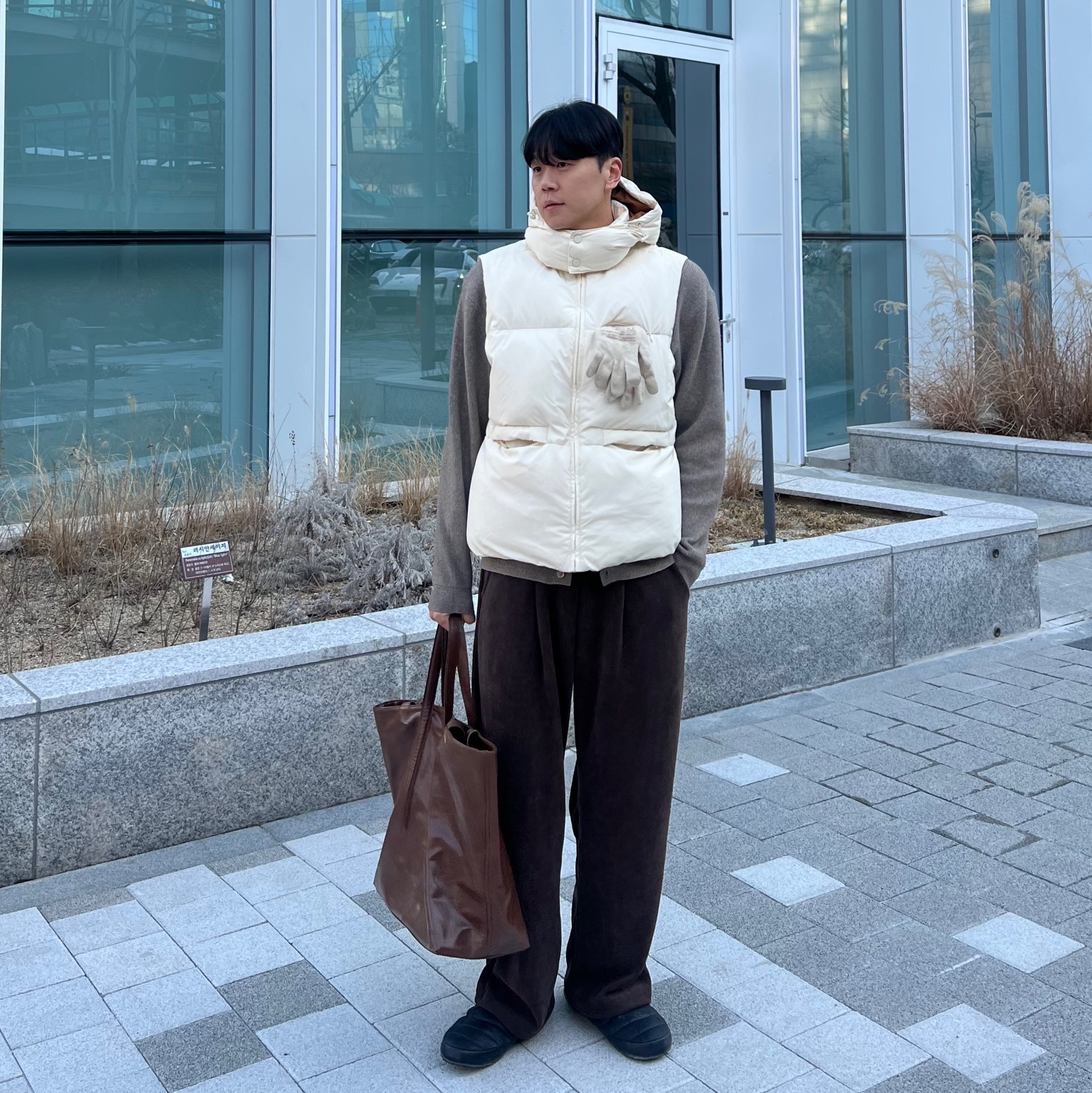 The North Face Nuptse Mule Black 착용 스타일 - 2