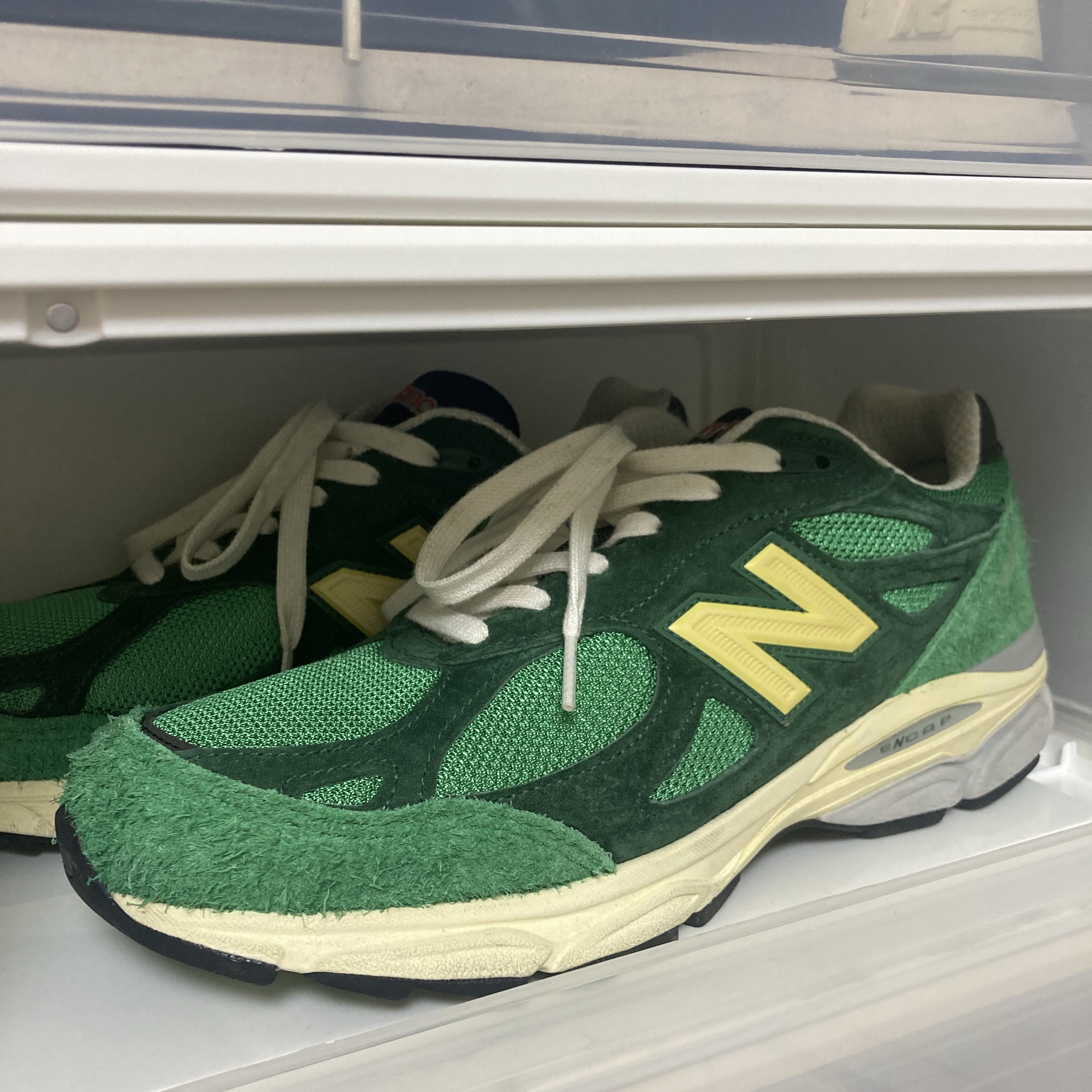 New Balance 990v3 Made in USA Kelly Green Varsity Gold 착용 스타일