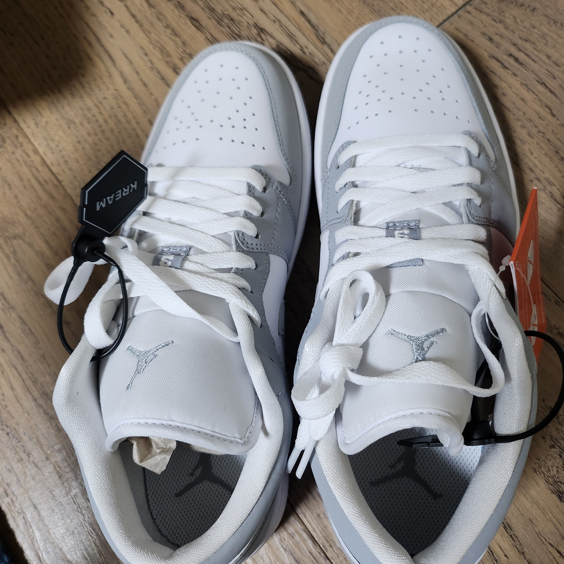 (W) Jordan 1 Low White Wolf Grey 착용 스타일 - 4