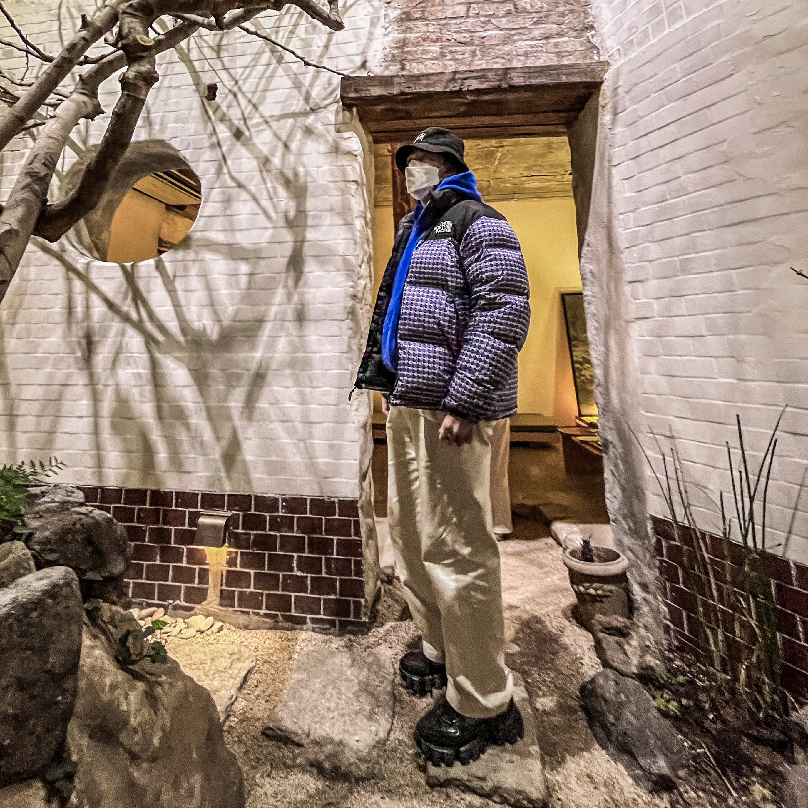 Stussy Fuzzy Wool Basic Bucket Hat Black, Yeezy Gap Hoodie Blue 착용 스타일