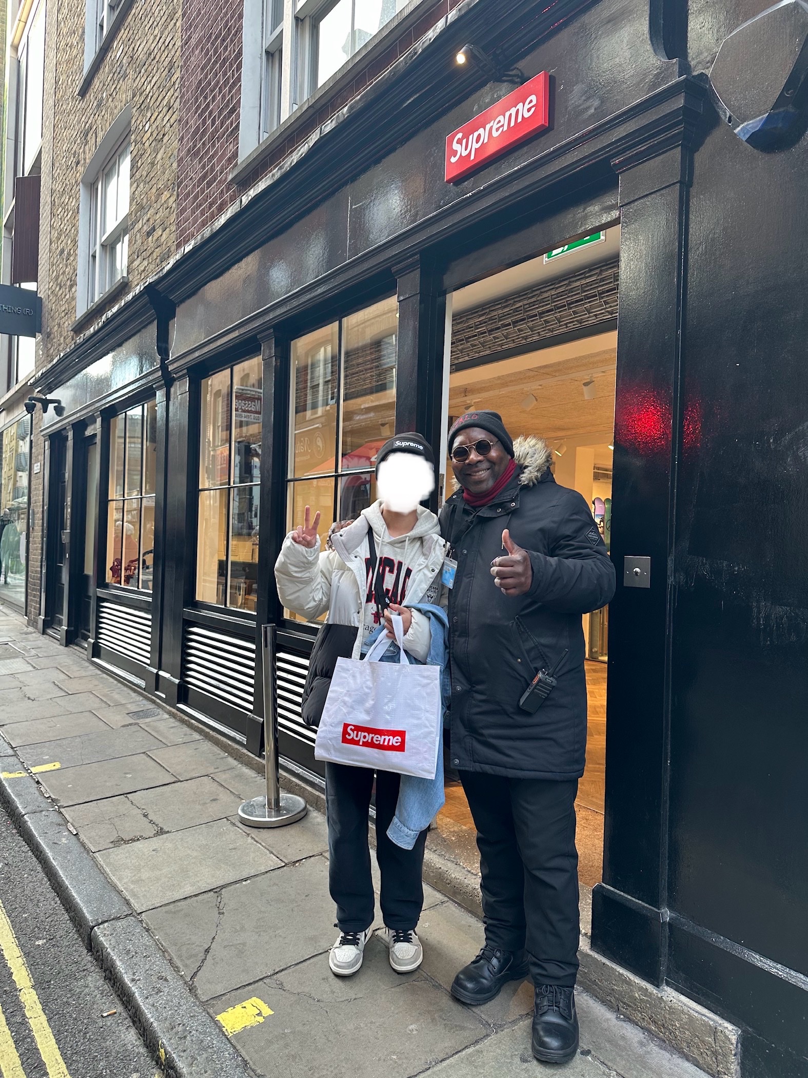 Supreme Small Box Shirt Denim - 23FW, Supreme New Era Box Logo Beanie Black - 23FW 착용 스타일 - 1