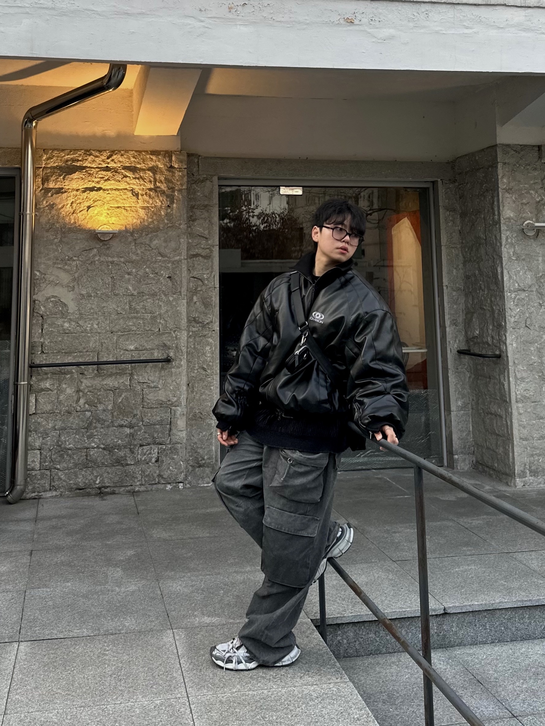 Civision by CSC Artificial Leather Bomber Jacket Black, Balenciaga 3XL Sneakers Grey White Red 착용 스타일 - 3
