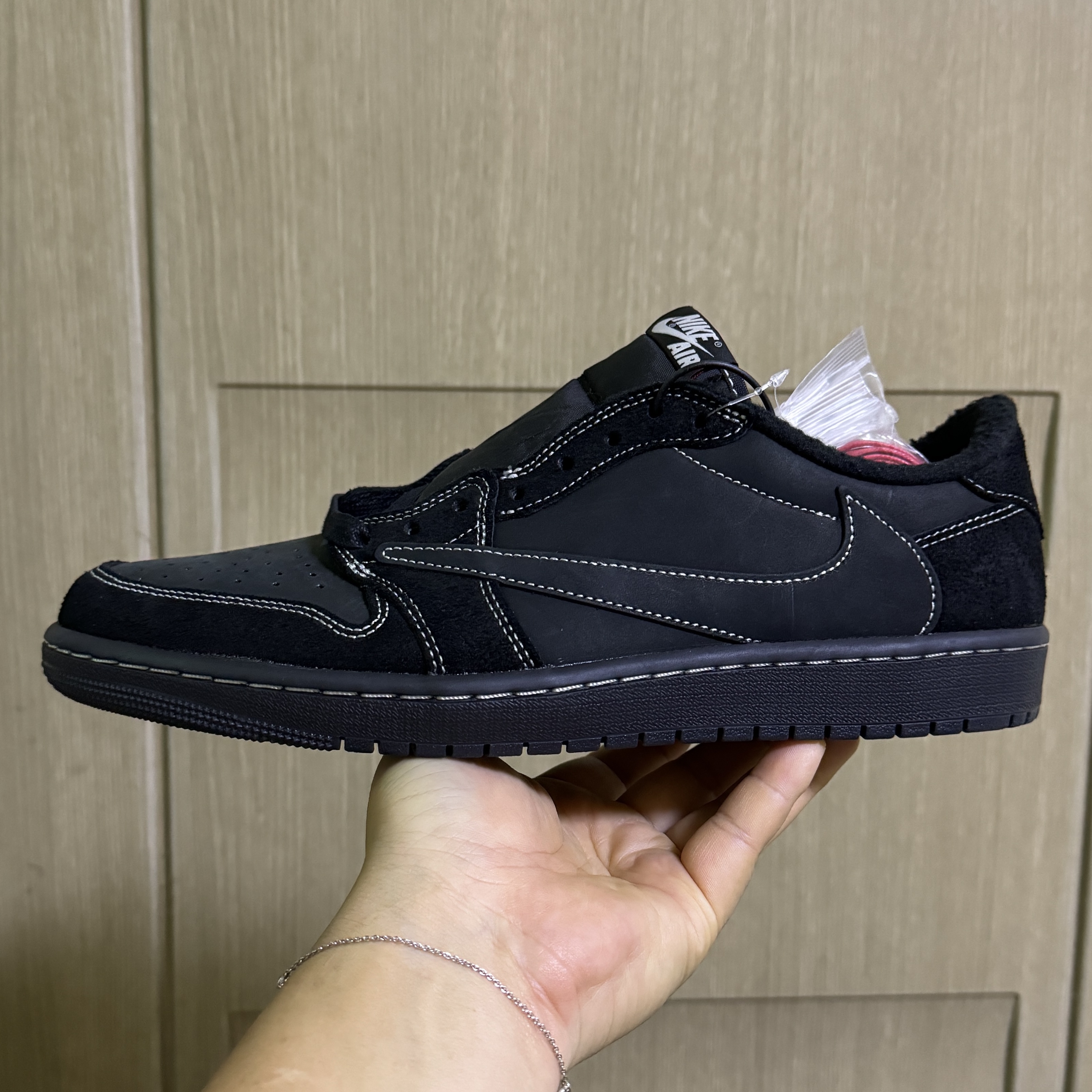 Jordan 1 x Travis Scott Retro Low OG SP Black Phantom 착용 스타일