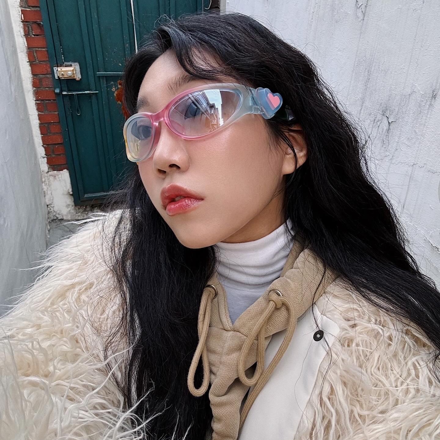 젠틀 몬스터 구미 MG1 멀티컬러 착용 스타일 - 1