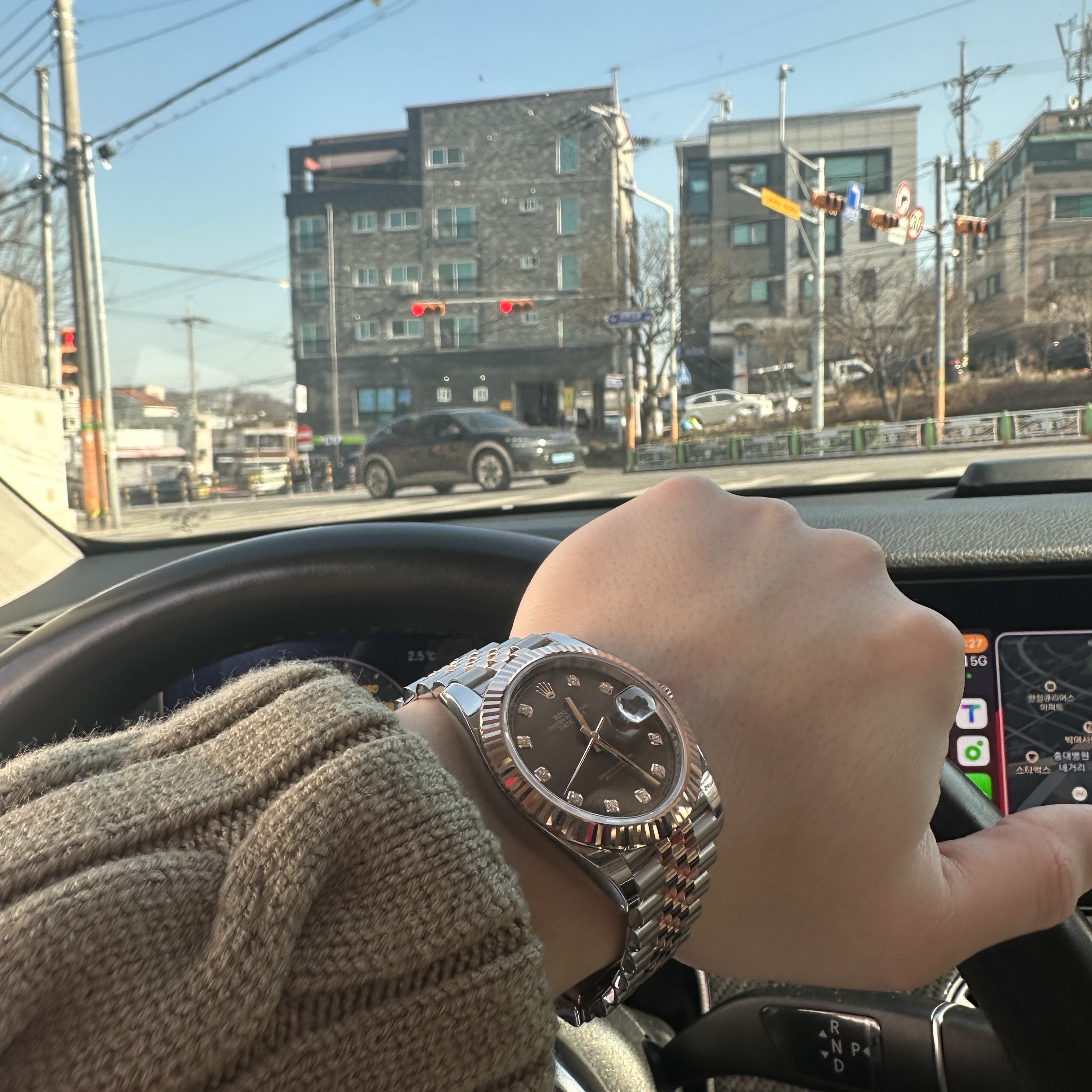 Rolex Datejust 41mm 126331 Chocolate Diamond-Set Jubilee 착용 스타일