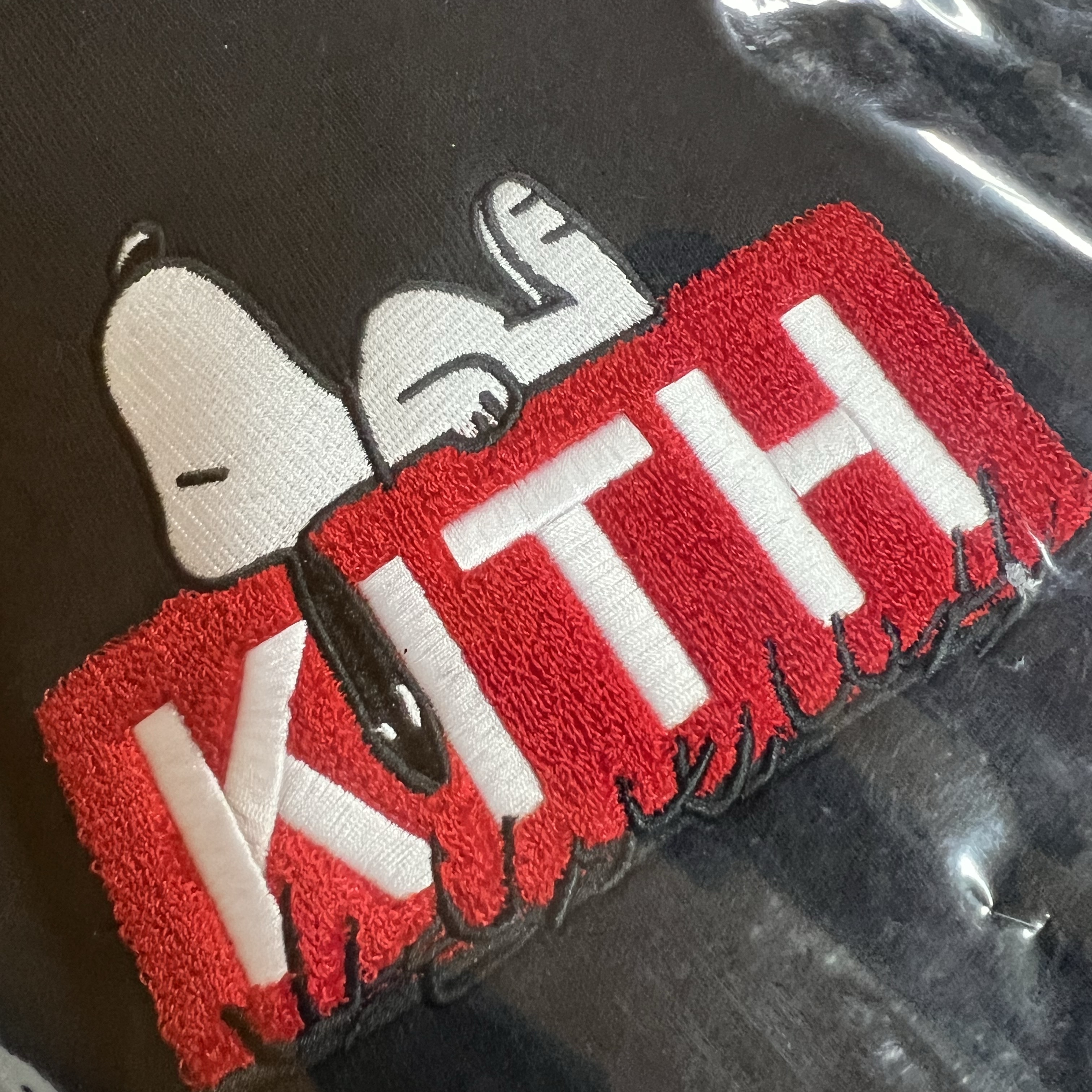 Kith x Peanuts Doghouse Hoodie Black 착용 스타일