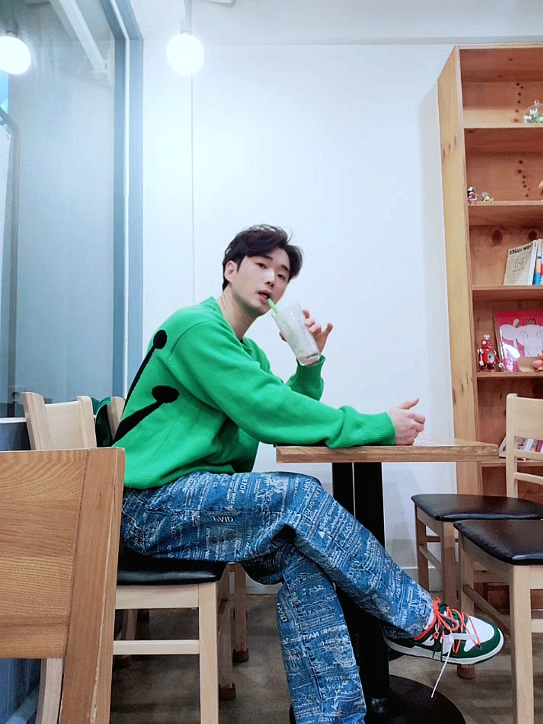 Stussy Bent Crown Sweater Lime, Supreme Checks Embroidered Jean Blue - 20SS 착용 스타일 - 1