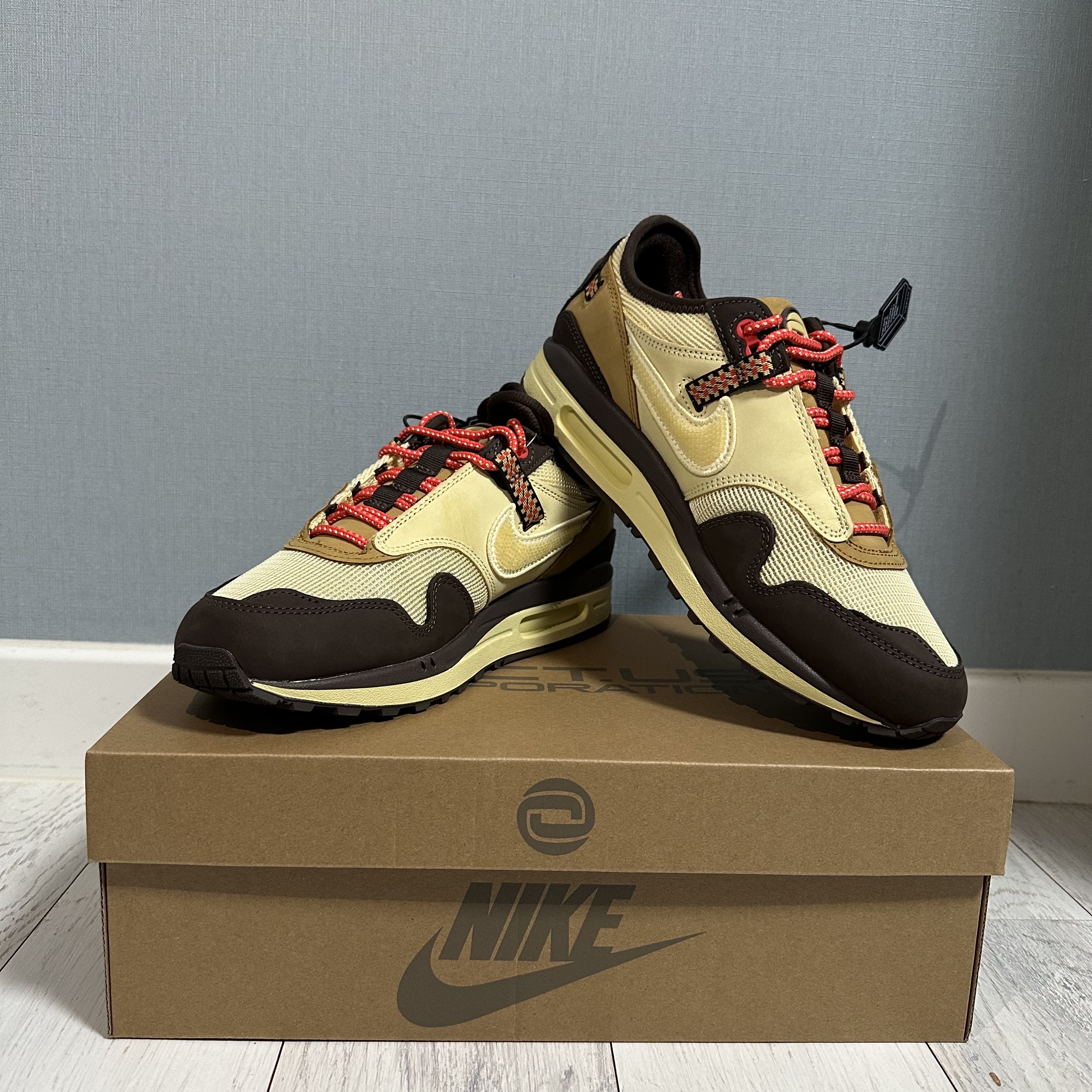 Nike x Travis Scott Air Max 1 Cact.us Brown 착용 스타일