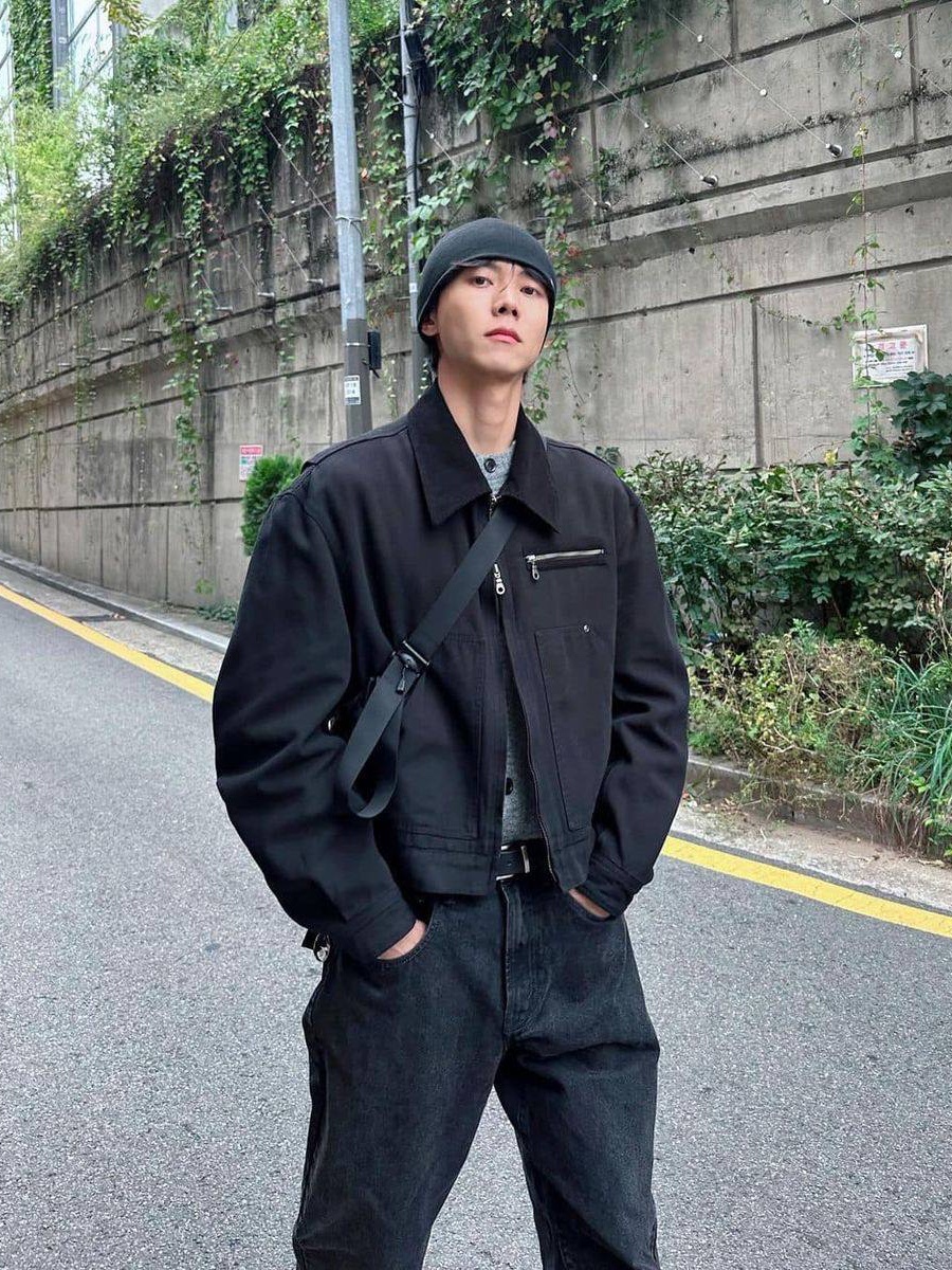 Thevinylhouse Flight Denim Pants Black, Mihara Yasuhiro Twisted Light Denim Pants Black 착용 스타일 - 2