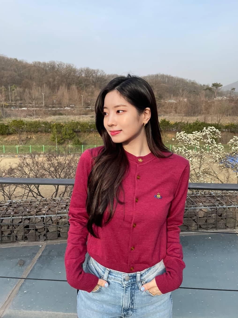 (W) Vivienne Westwood Bea Cardigan Cream, (W) Vivienne Westwood Bea Cardigan Red 착용 스타일 - 5