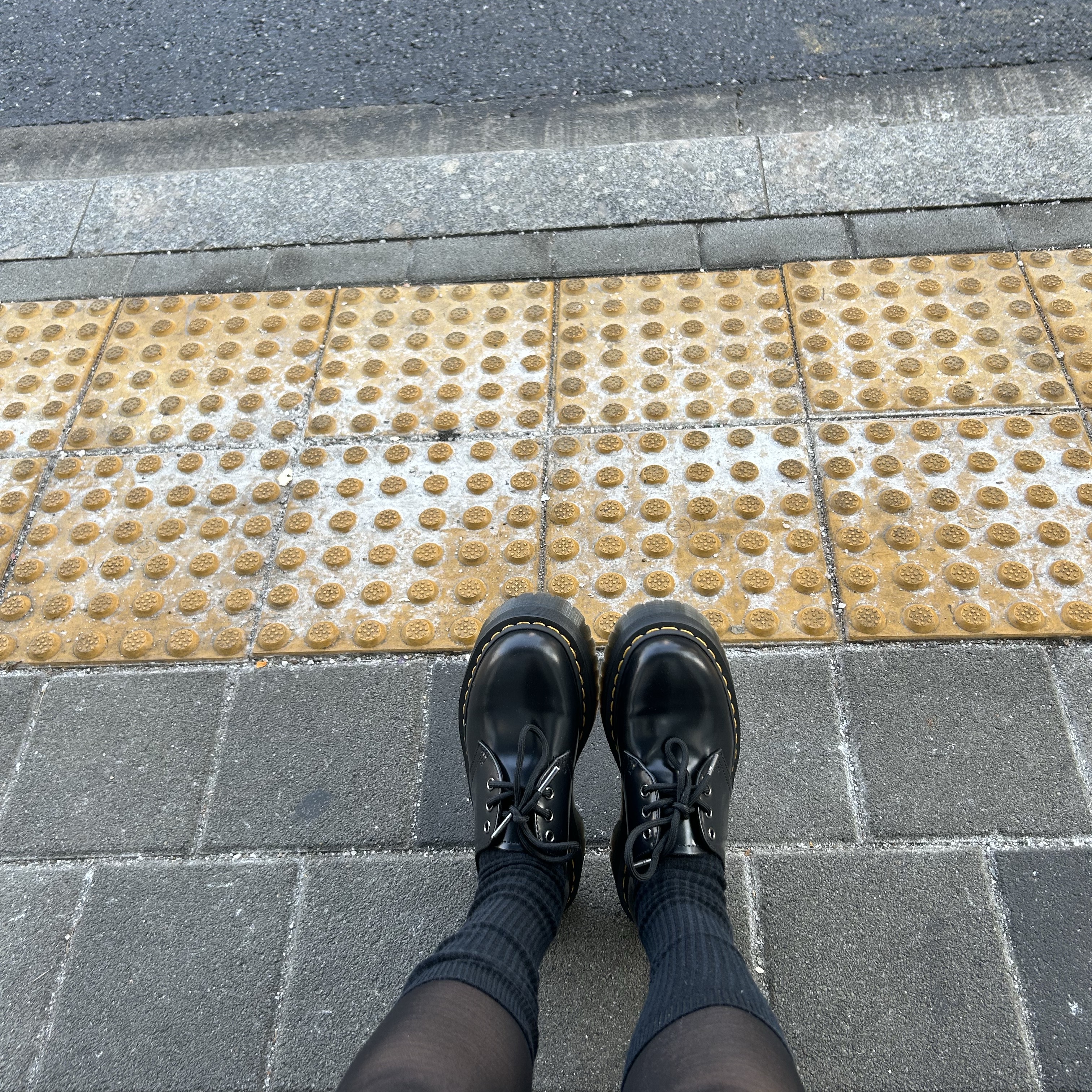 Dr. Martens 1461 Quad Black 착용 스타일