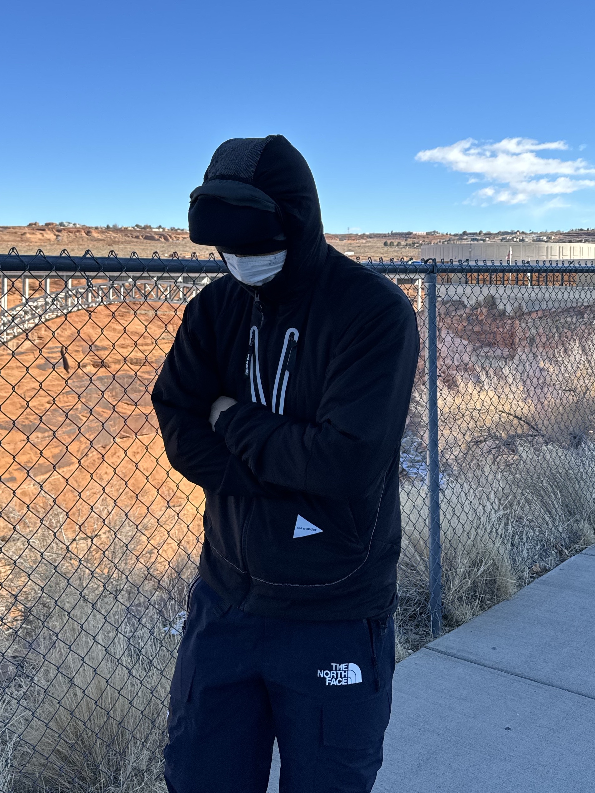 And Wander Alpha AIR Hoodie Black, The North Face x Undercover Soukuu Geodesic Shell Pants TNF Black Aviator Navy 착용 스타일 - 2