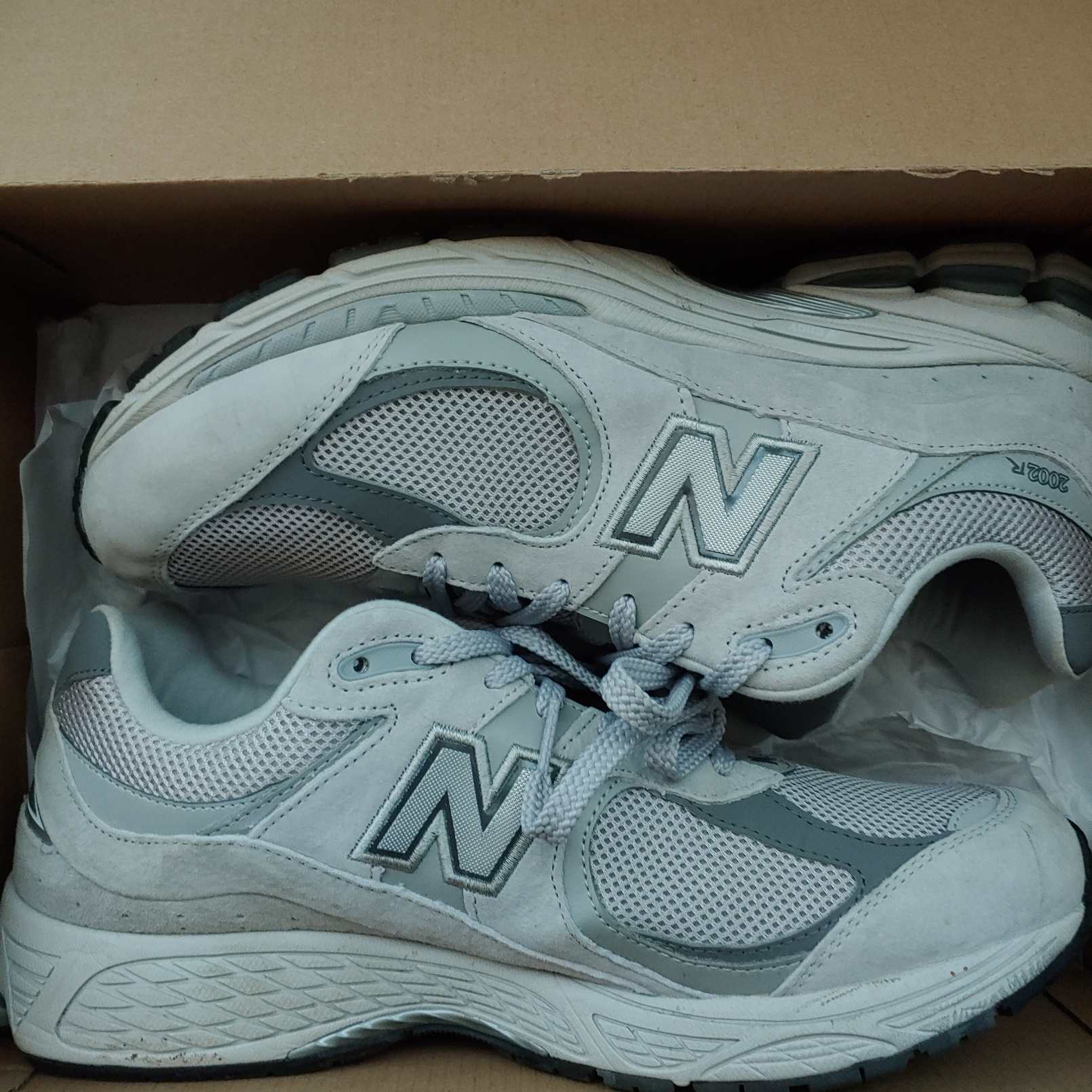 New Balance 2002R T2 Gray 착용 스타일