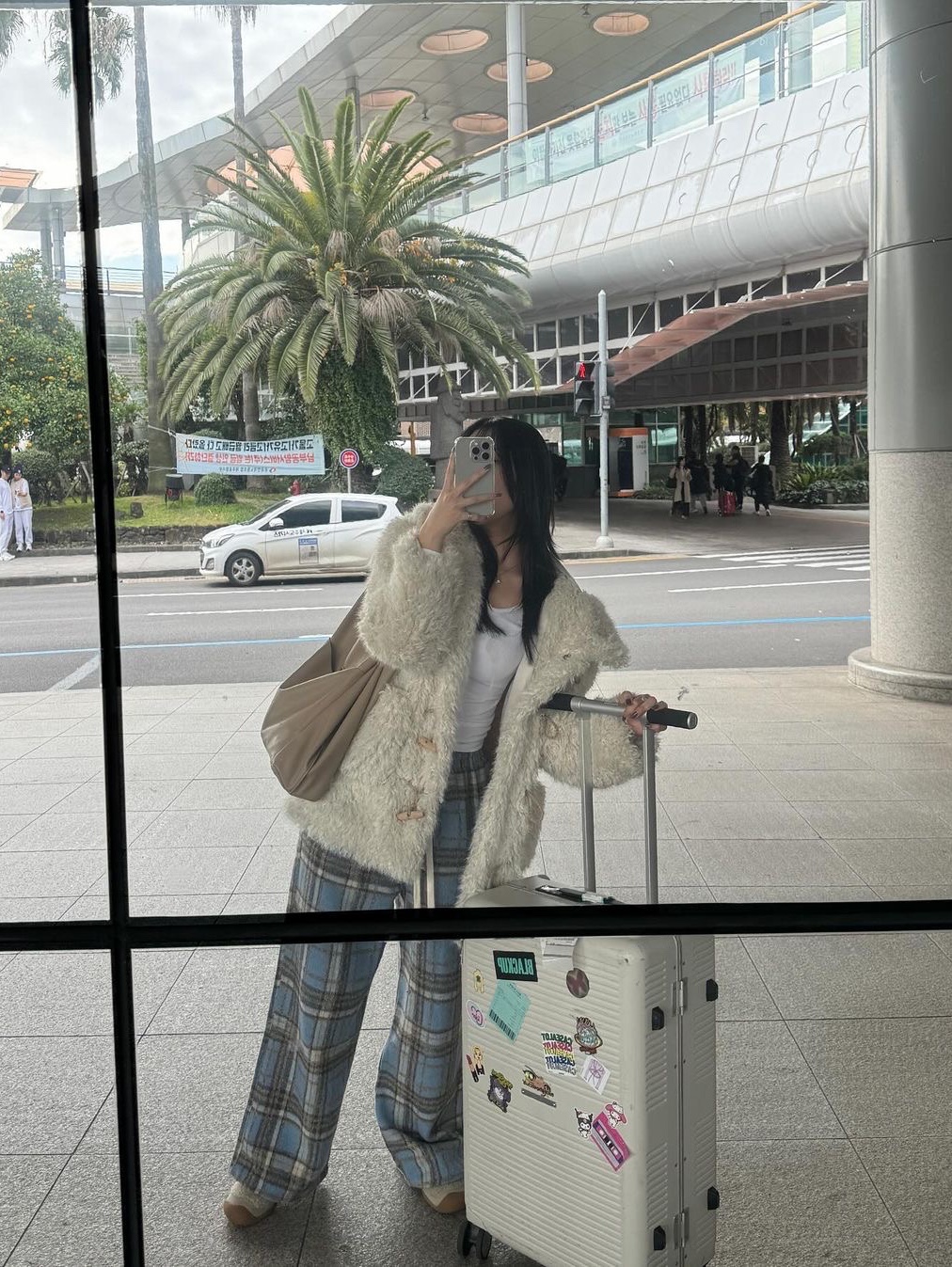 RAWROW R Trunk Frame Ep.2 63L / 26'' 940 Ivory 착용 스타일