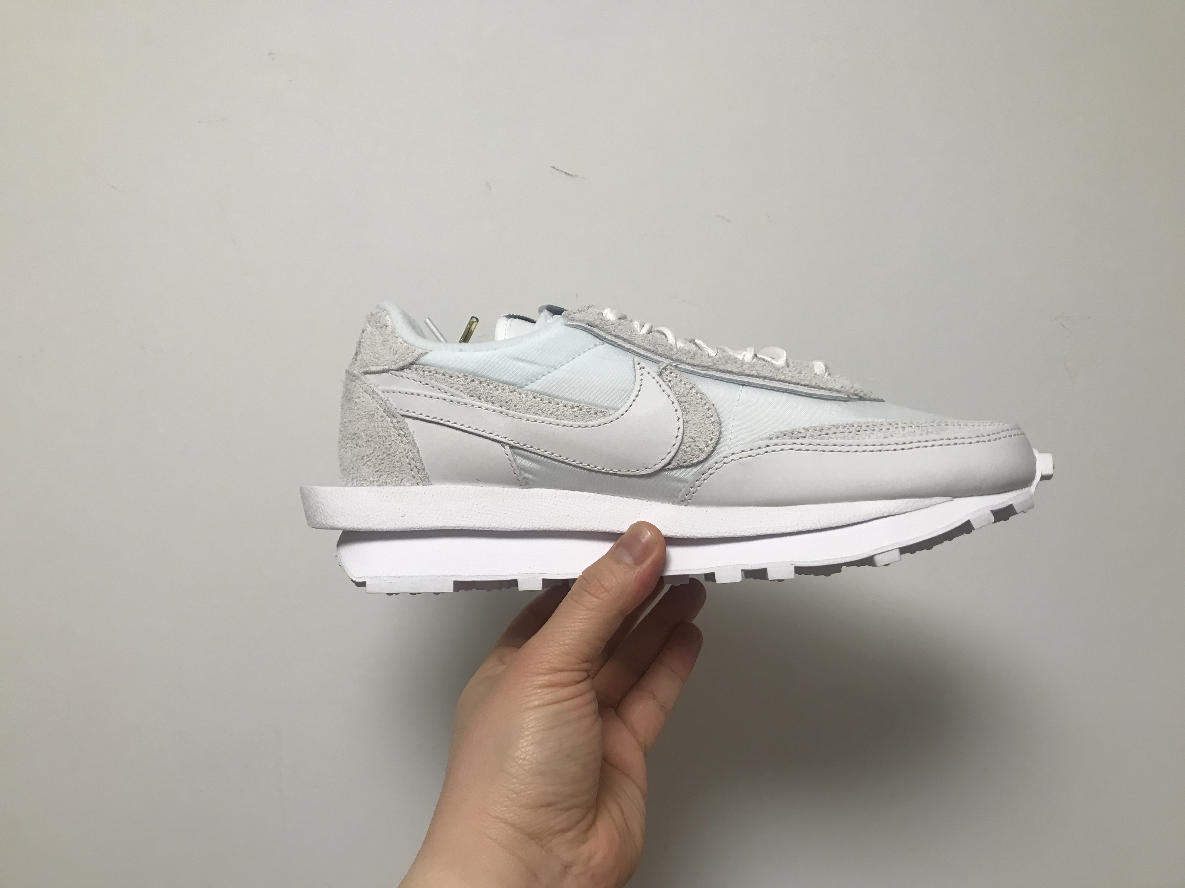 Nike x Sacai LDWaffle White Nylon 착용 스타일 - 2