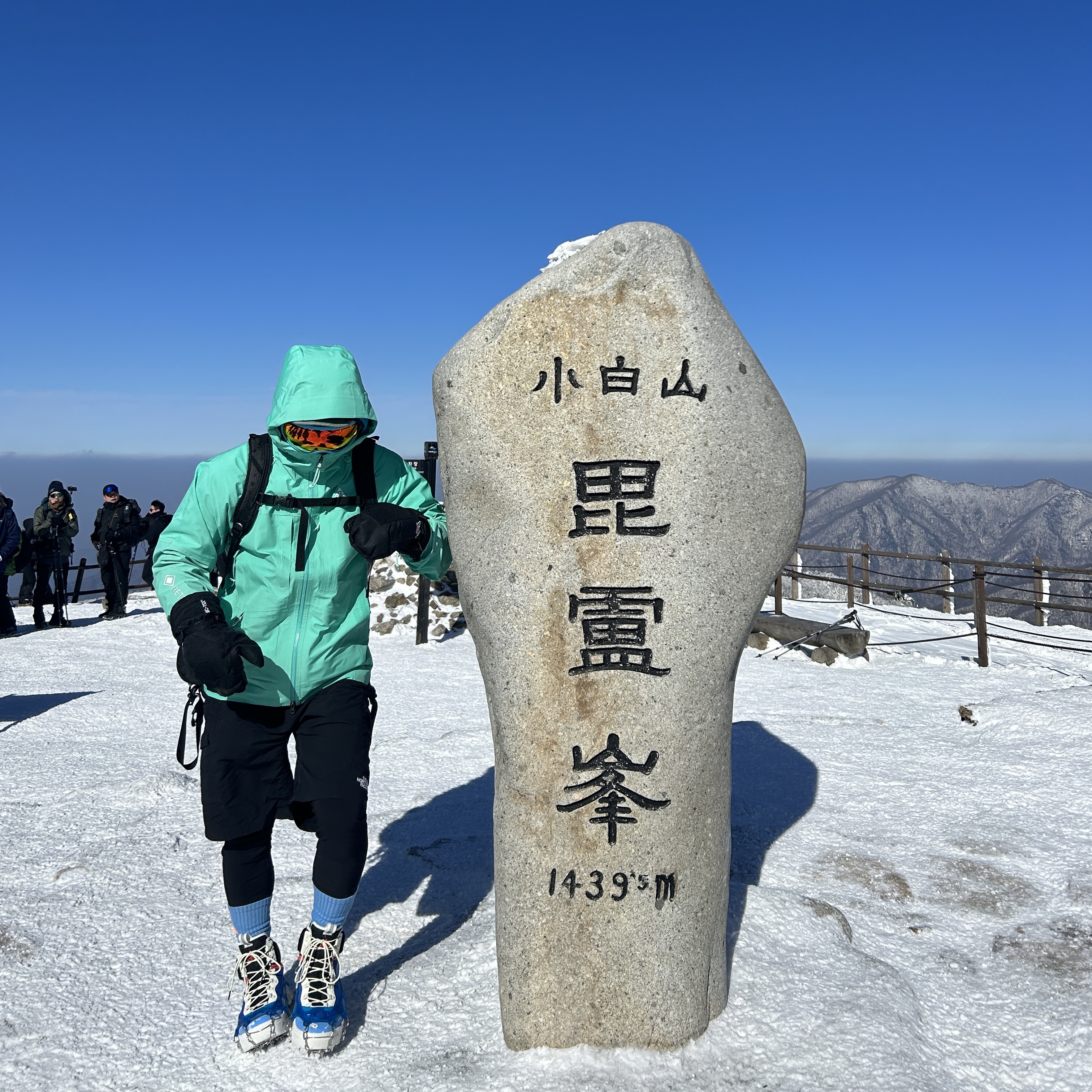Nike ACG Air Zoom Gaiadome Gore-Tex Hyper Royal, Nike ACG Storm-Fit ADV Gore-Tex Misery Ridge Jacket Light Menta - Asia 착용 스타일