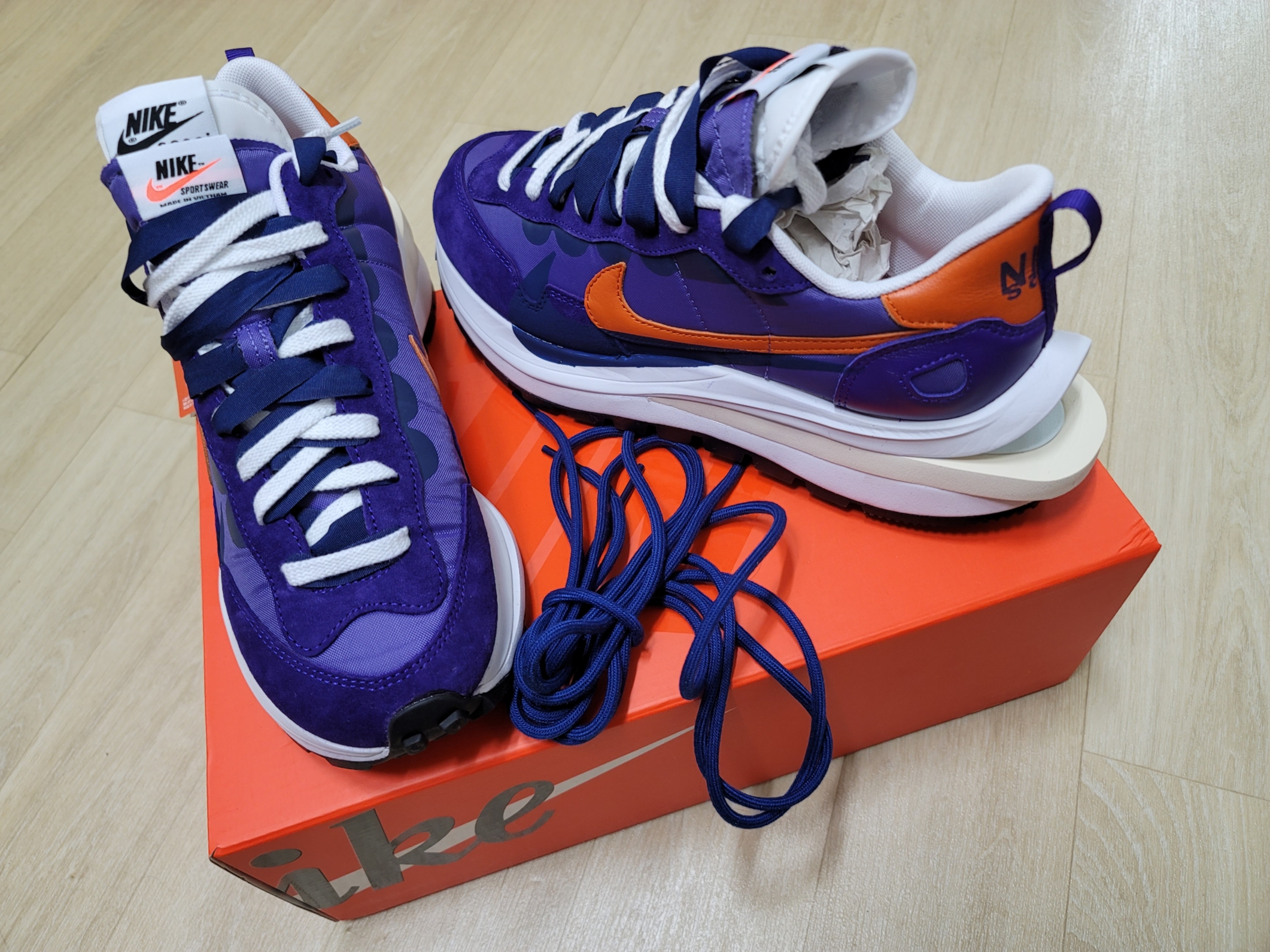Nike x Sacai VaporWaffle Dark Iris 착용 스타일
