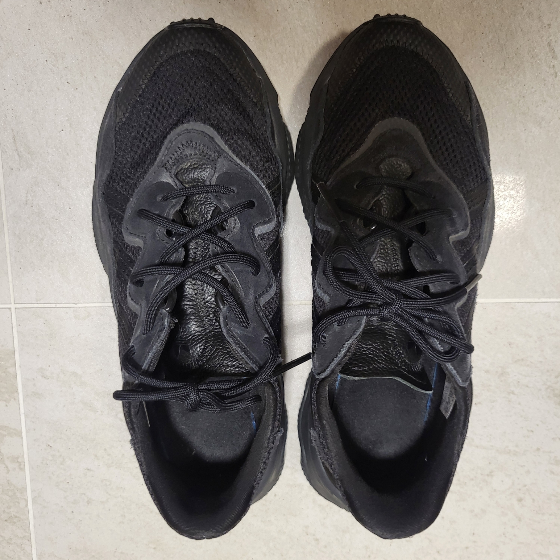 Adidas Ozweego Core Black 착용 스타일