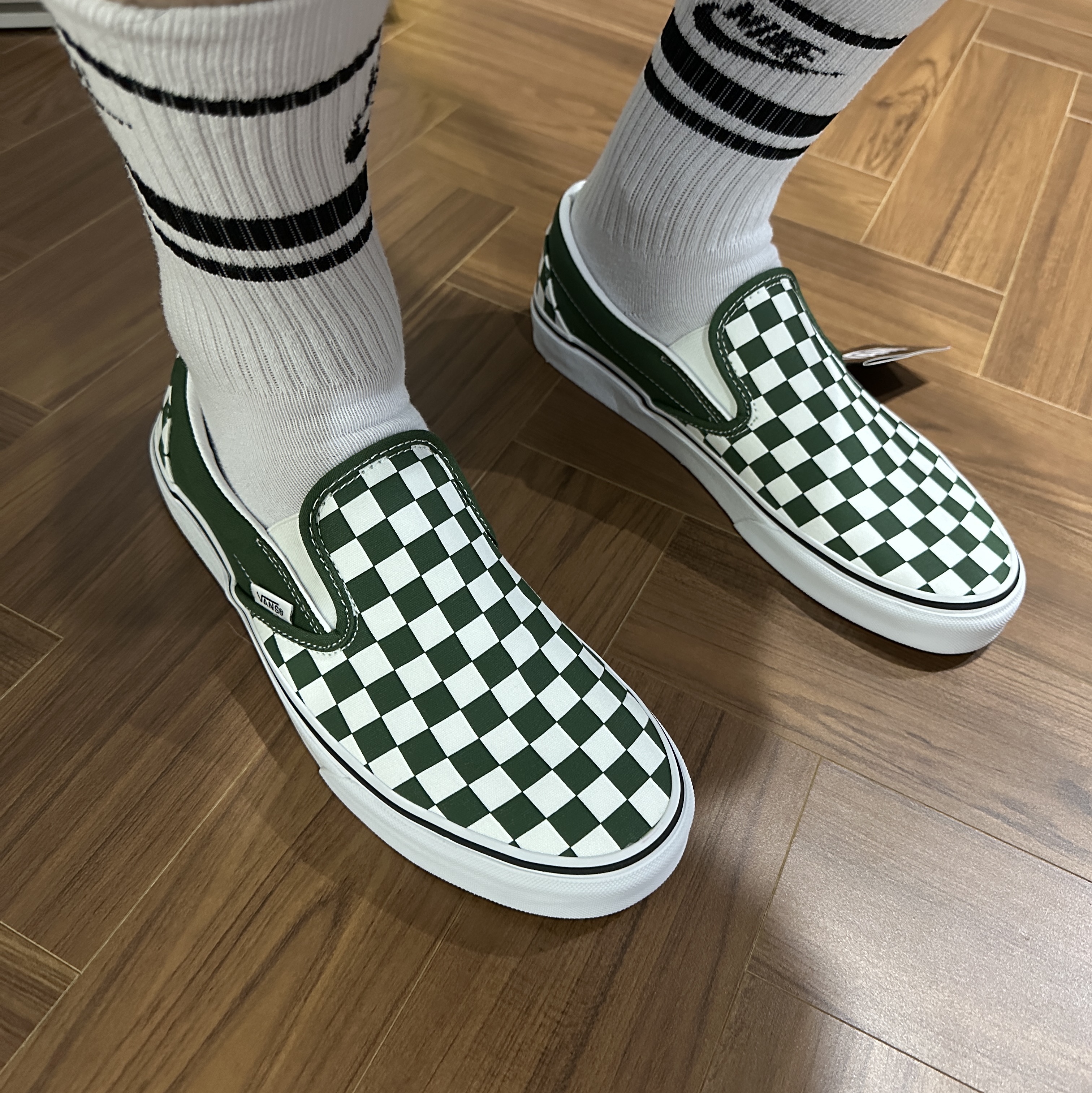 Vans Slip-On Color Theory Checkerboard Beige 착용 스타일 - 1