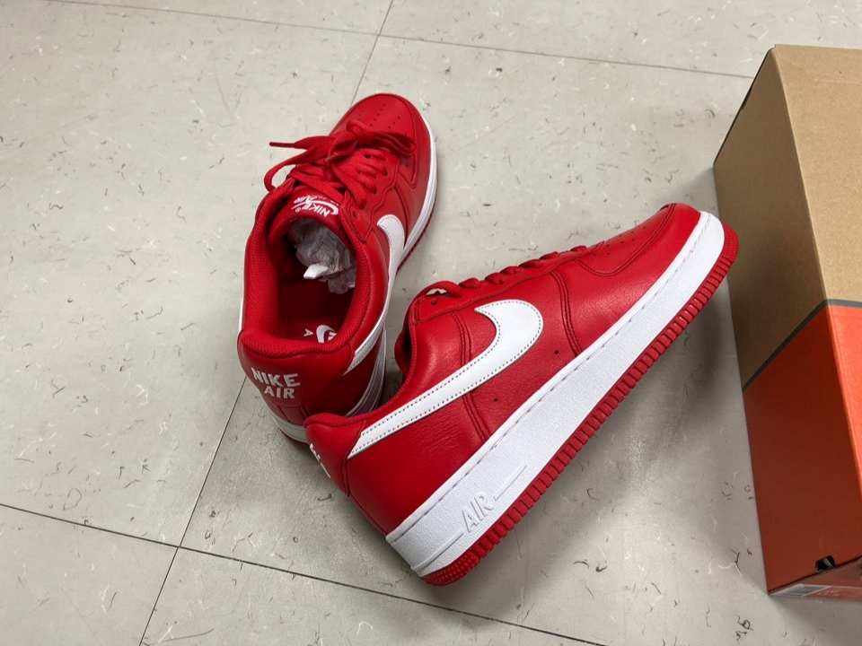 Nike Air Force 1 Low Retro Color of the Month University Red 착용 스타일 - 1