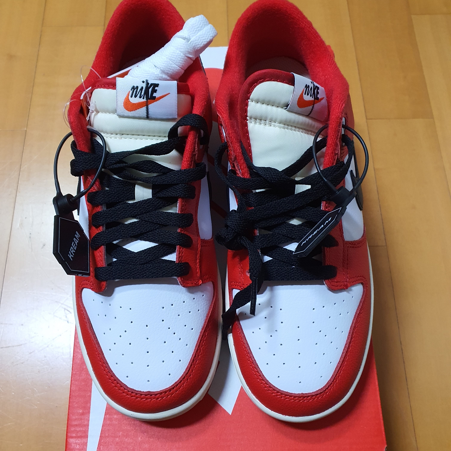 Nike Dunk Low Retro PRM University Red Black 착용 스타일