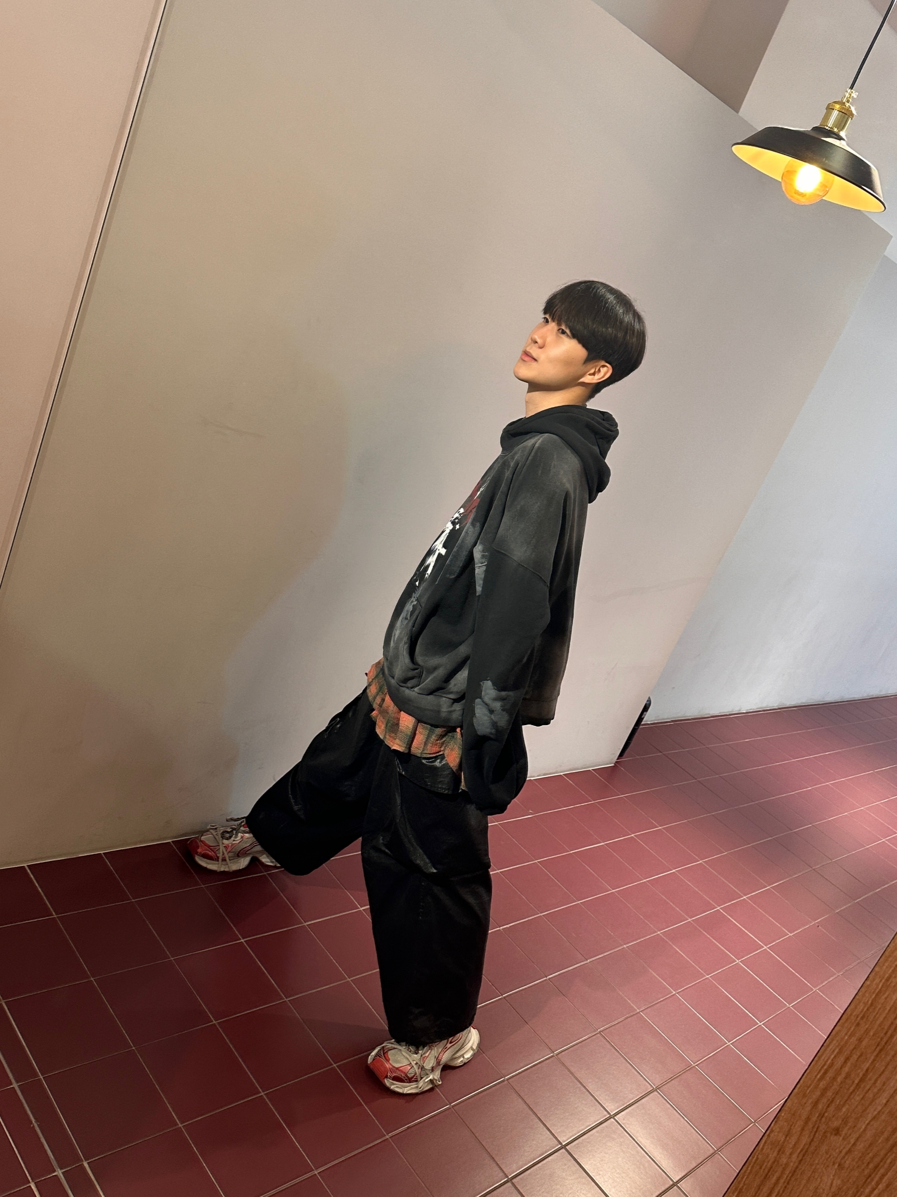 Balenciaga 3XL Sneakers White Red, Our Legacy Borrowed Shirt Big Lumbercheck Print 착용 스타일 - 1