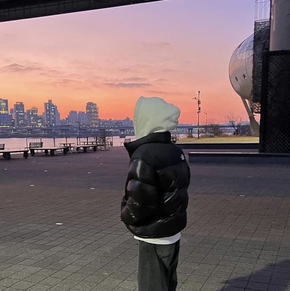 The North Face 1996 Eco Nuptse Jacket Real Black, Thug Club Armor Hoodie White 착용 스타일 - 2