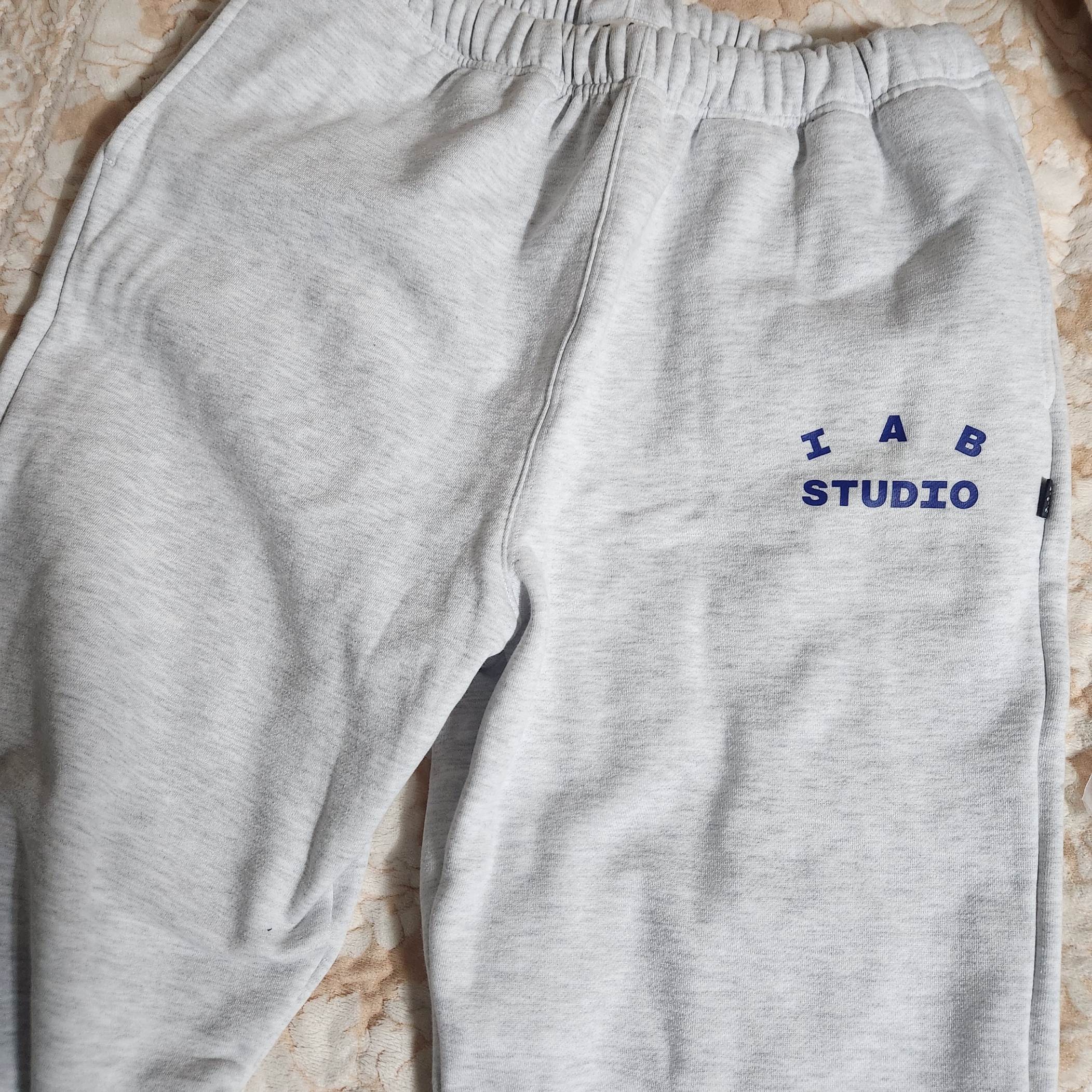 IAB Studio Sweatpants Light Gray 착용 스타일 - 1