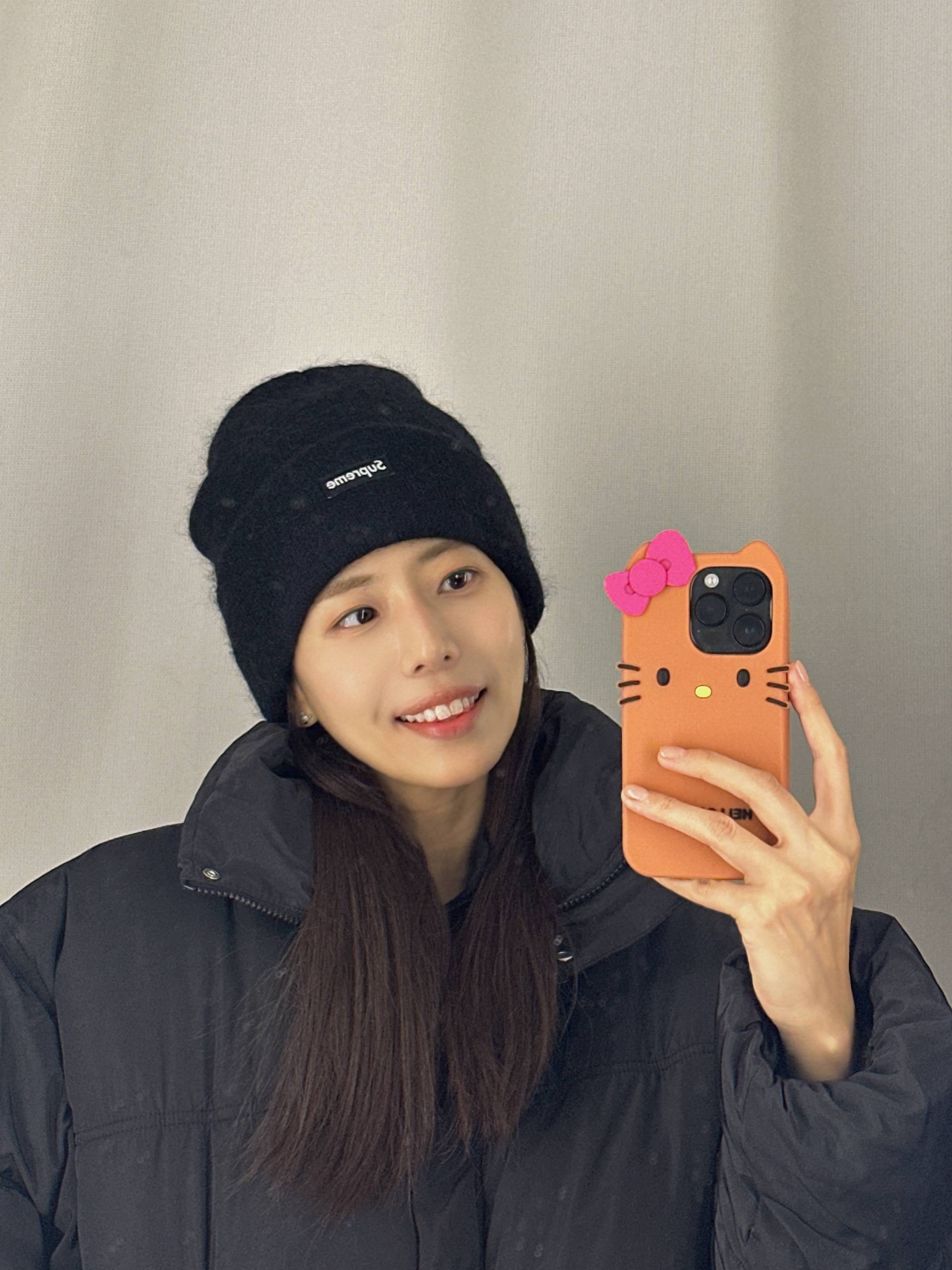 Supreme Mohair Beanie Black - 23FW 착용 스타일 - 1