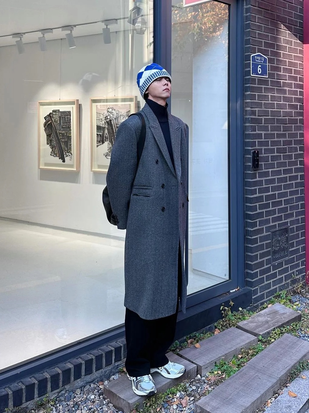 Our Legacy Hairy Wool Whale Coat Black, [KREAM 단독] STU Overfit Double Breasted Cashmere Coat Grey 착용 스타일 - 3