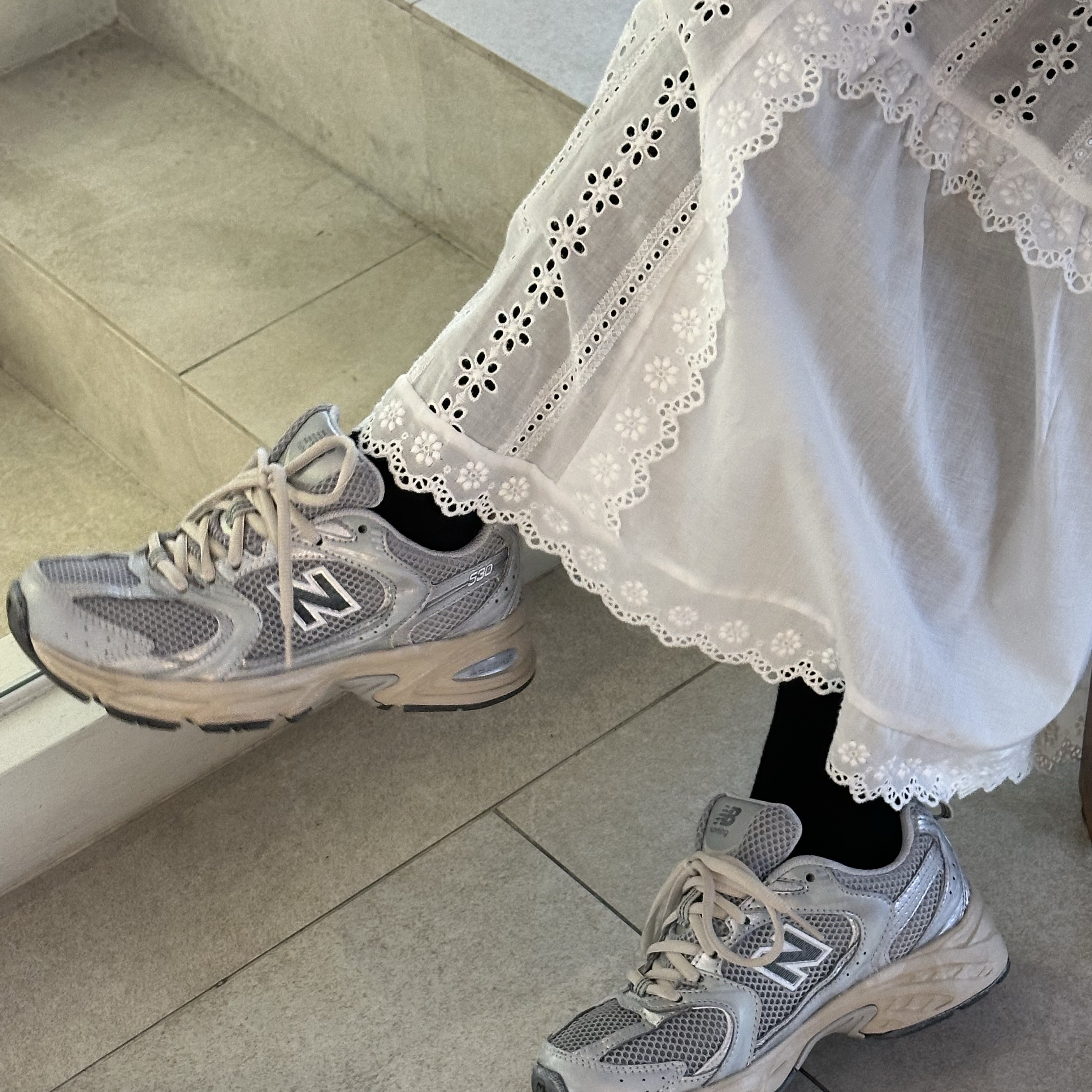 New Balance 530 Vintage Metallic Silver 착용 스타일
