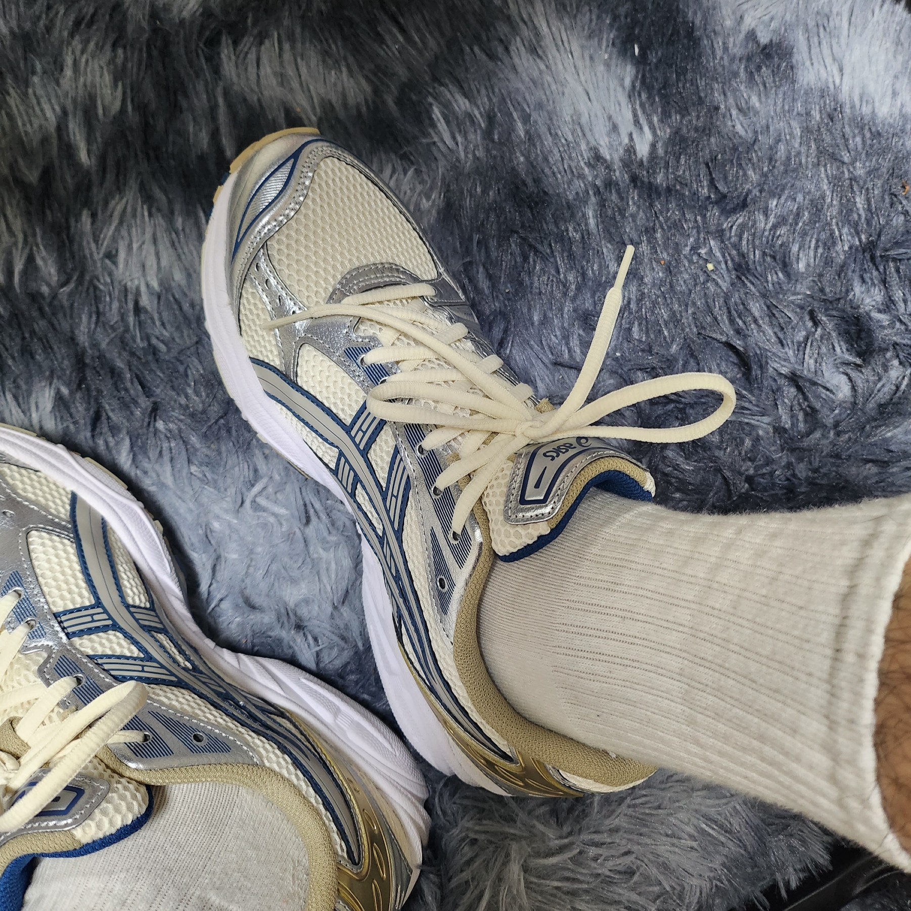 Asics Gel-Kayano 14 Cream Pure Silver 착용 스타일 - 3