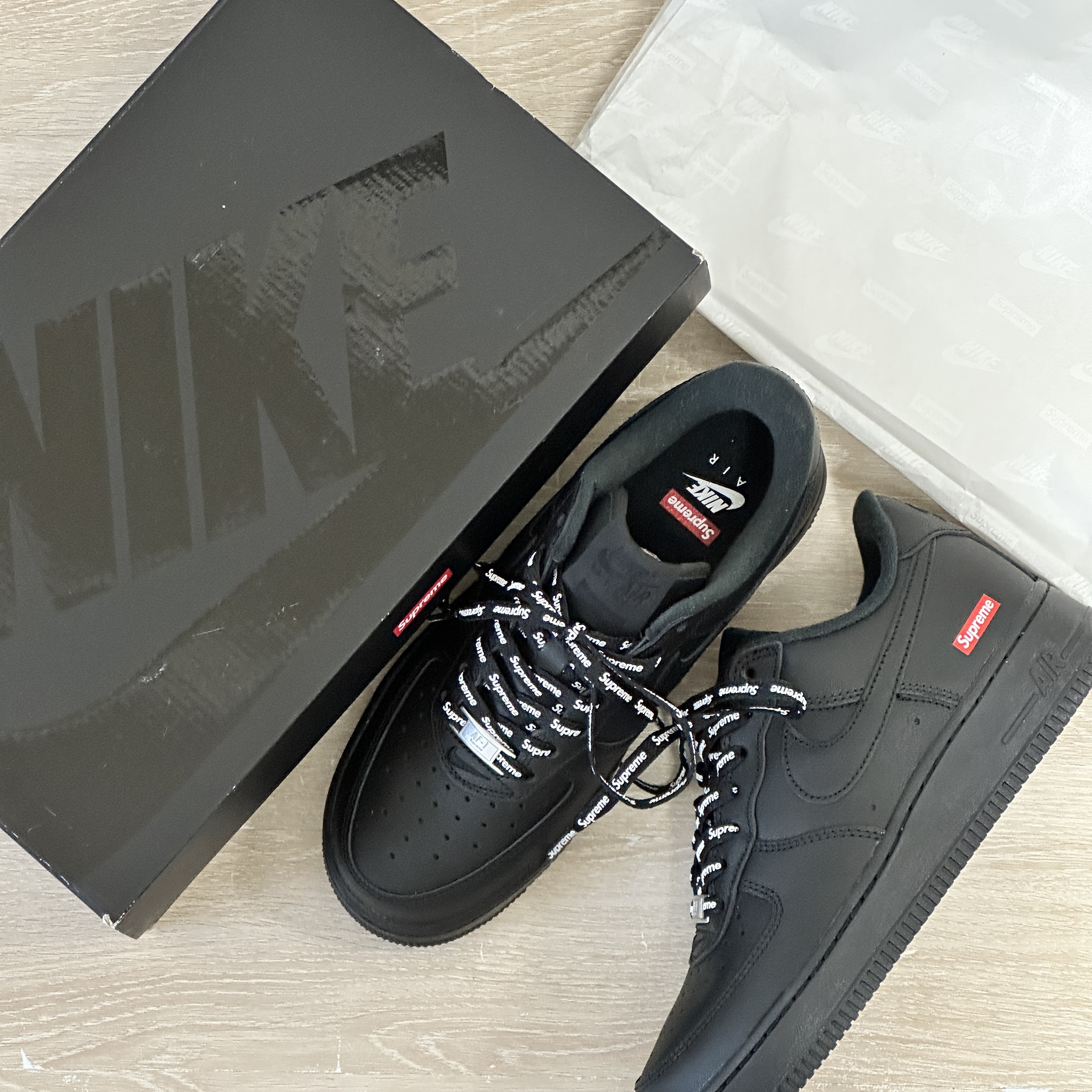 Nike x Supreme Air Force 1 Low Black 착용 스타일
