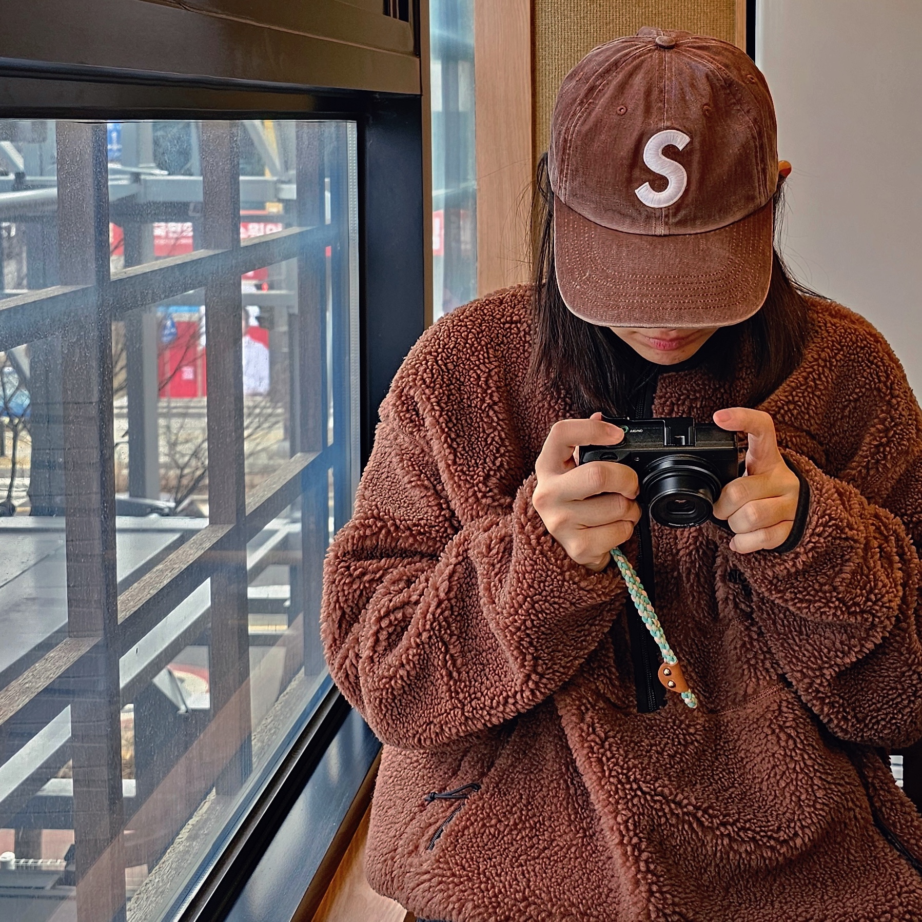 Supreme Pigment Print S Logo 6-Panel Brown - 23FW 착용 스타일