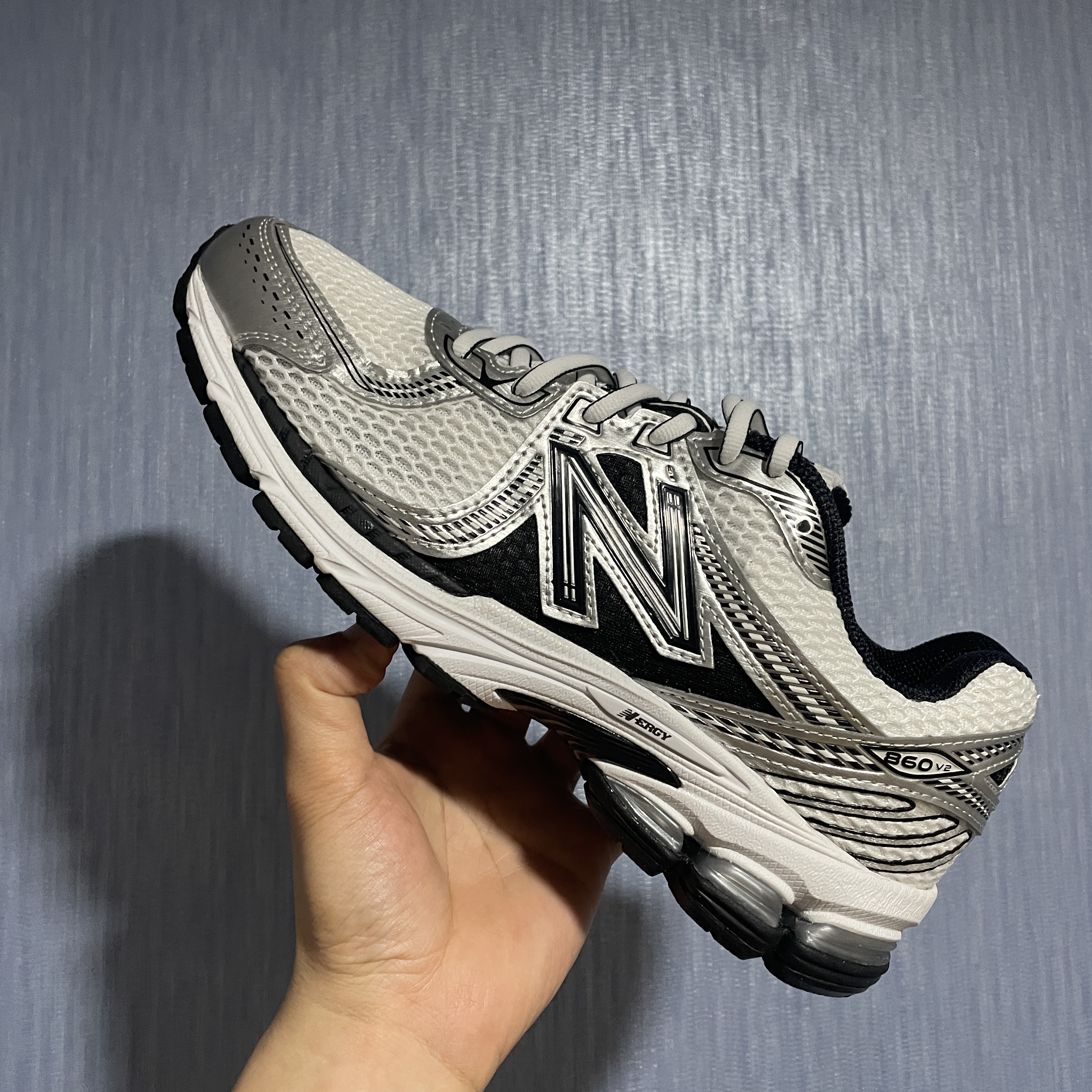 New Balance 860v2 White Black 착용 스타일