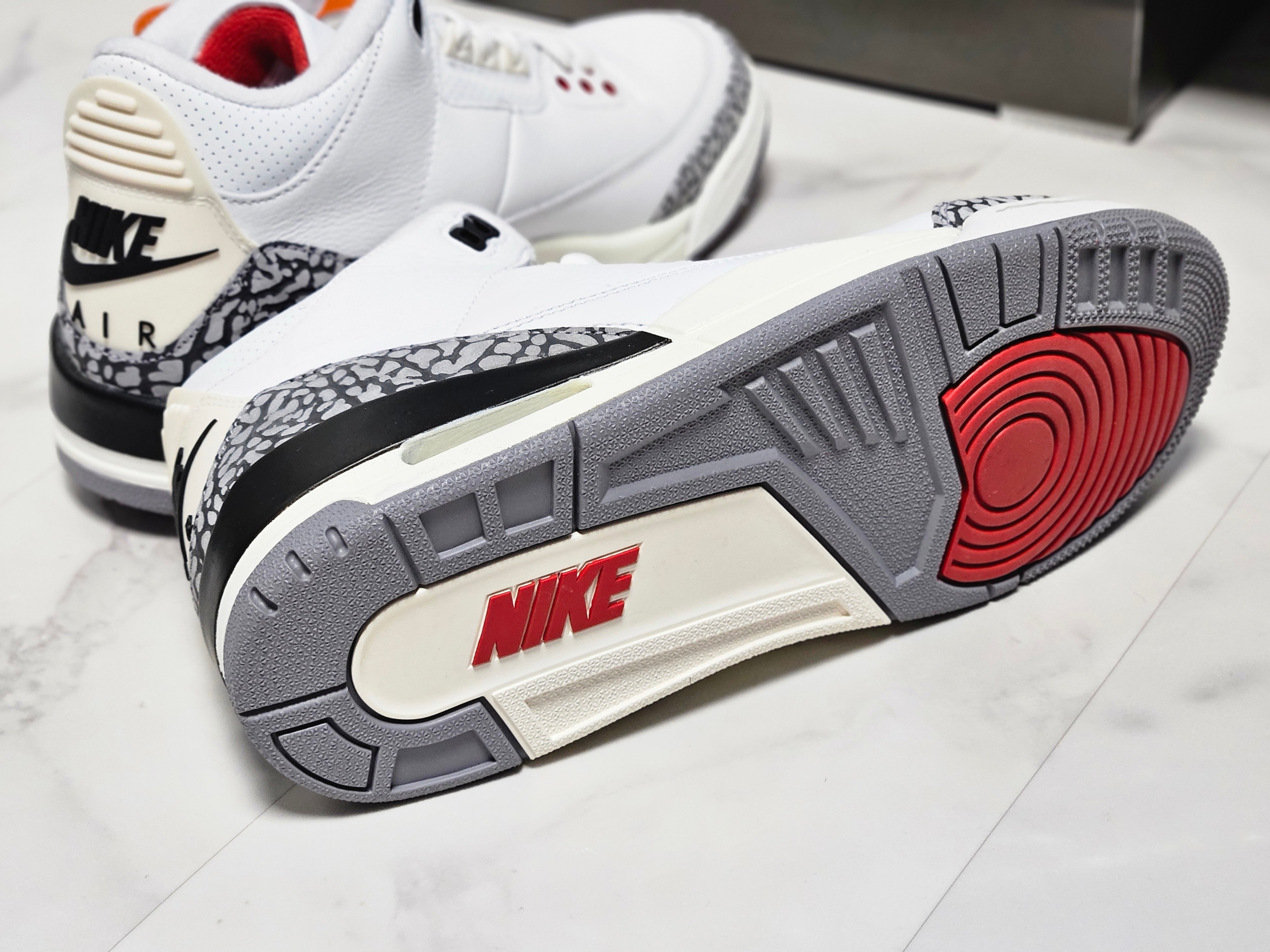 Jordan 3 Retro White Cement Reimagined 착용 스타일 - 8