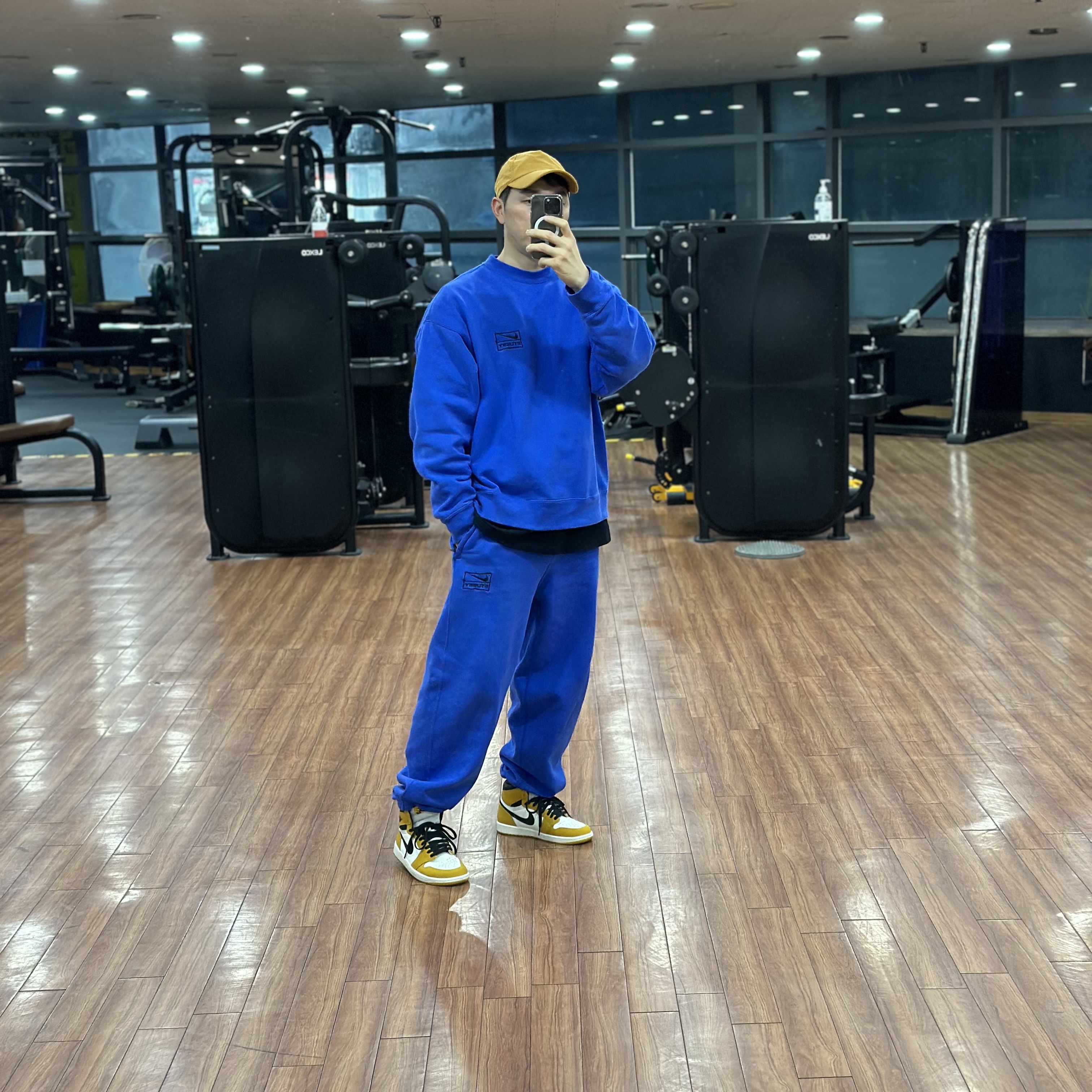 Nike x Stussy NRG Acid Washed Crewneck Game Royal (DR4024-480), Nike x Stussy NRG Acid Washed Fleece Pants Game Royal (DR4427-480) 착용 스타일 - 4