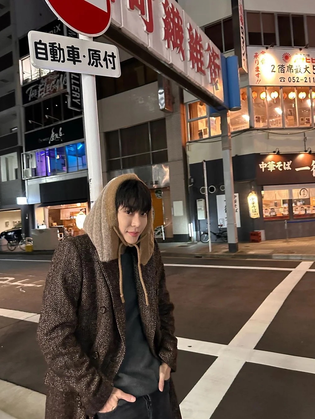 Our Legacy Hairy Wool Whale Coat Black, [KREAM 단독] STU Overfit Double Breasted Cashmere Coat Grey 착용 스타일 - 6