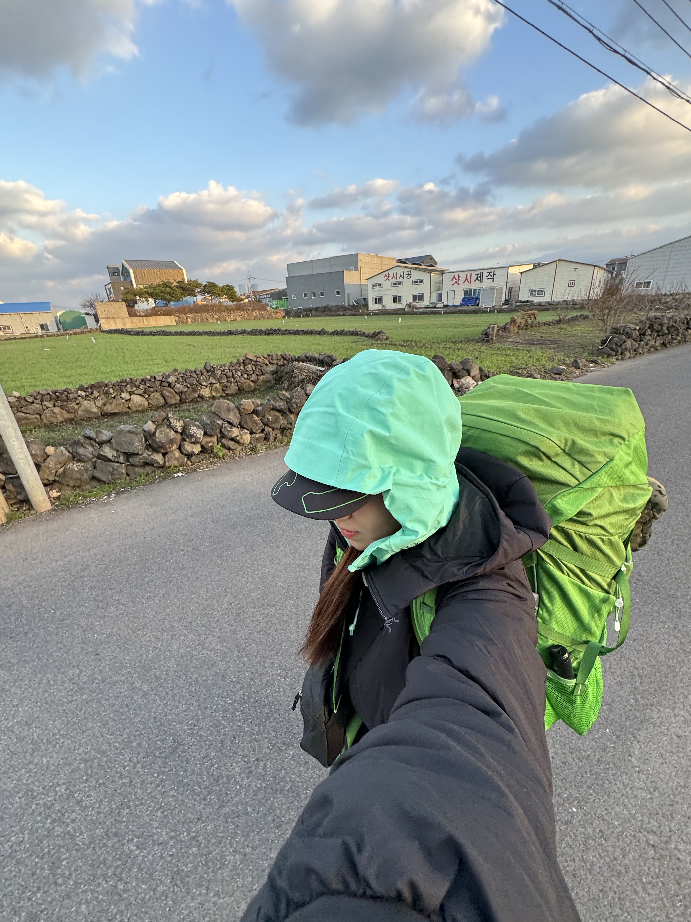 (W) Nike ACG Storm-Fit ADV Gore-Tex Misery Ridge Jacket Light Menta -Asia, Arc'teryx Atom Heavyweight Hoody Black 착용 스타일 - 3