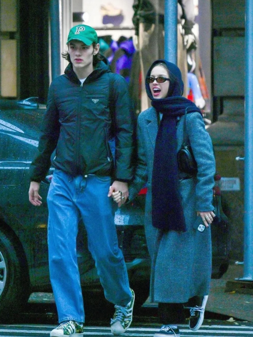 Celine Wiltern Baseball Cap in Cotton Black, Prada Re-Nylon Padded Jacket Black 착용 스타일 - 2