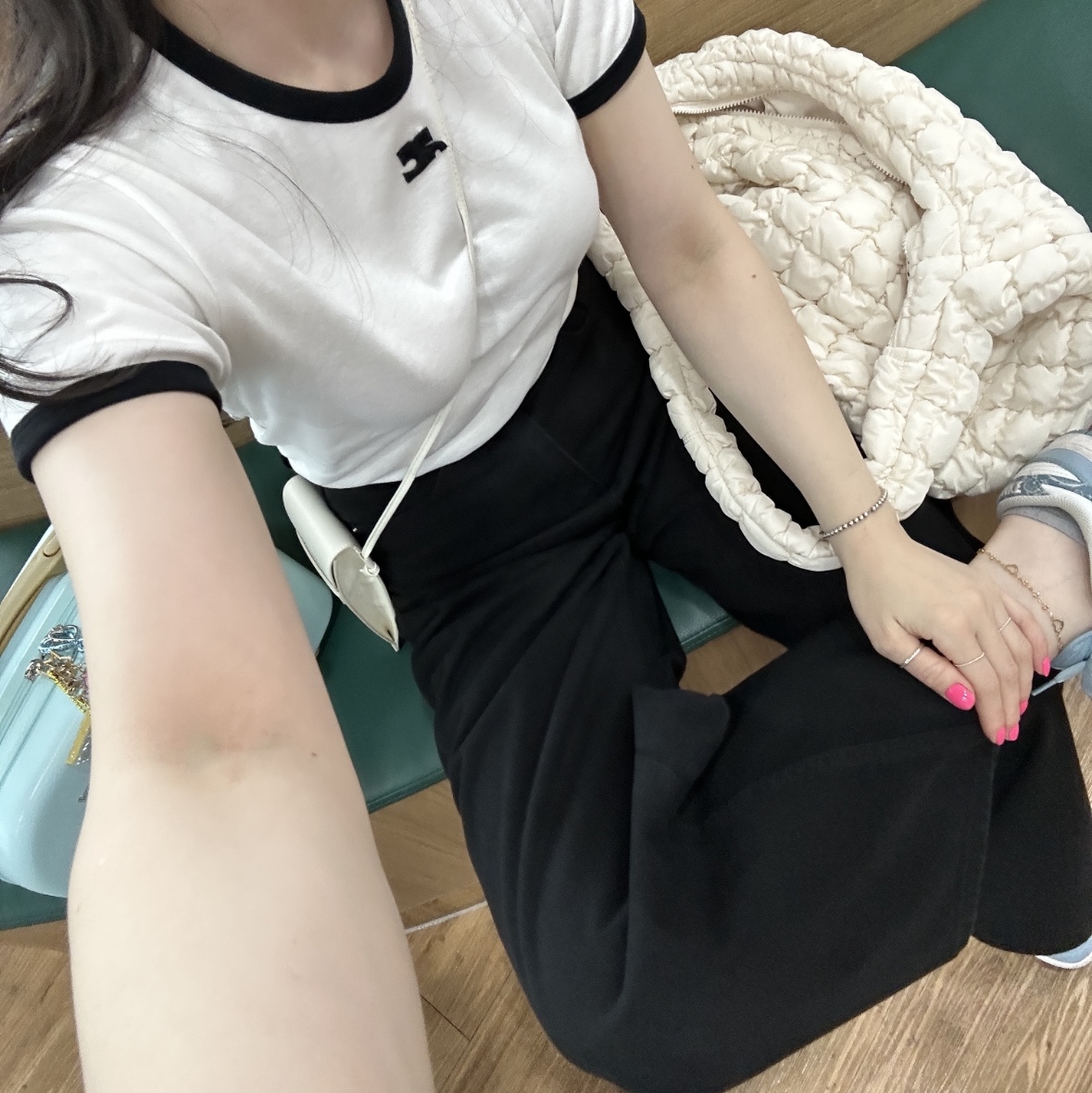 (W) Courreges Reedition Bumpy Contrast T-Shirt Heritage White Black 착용 스타일