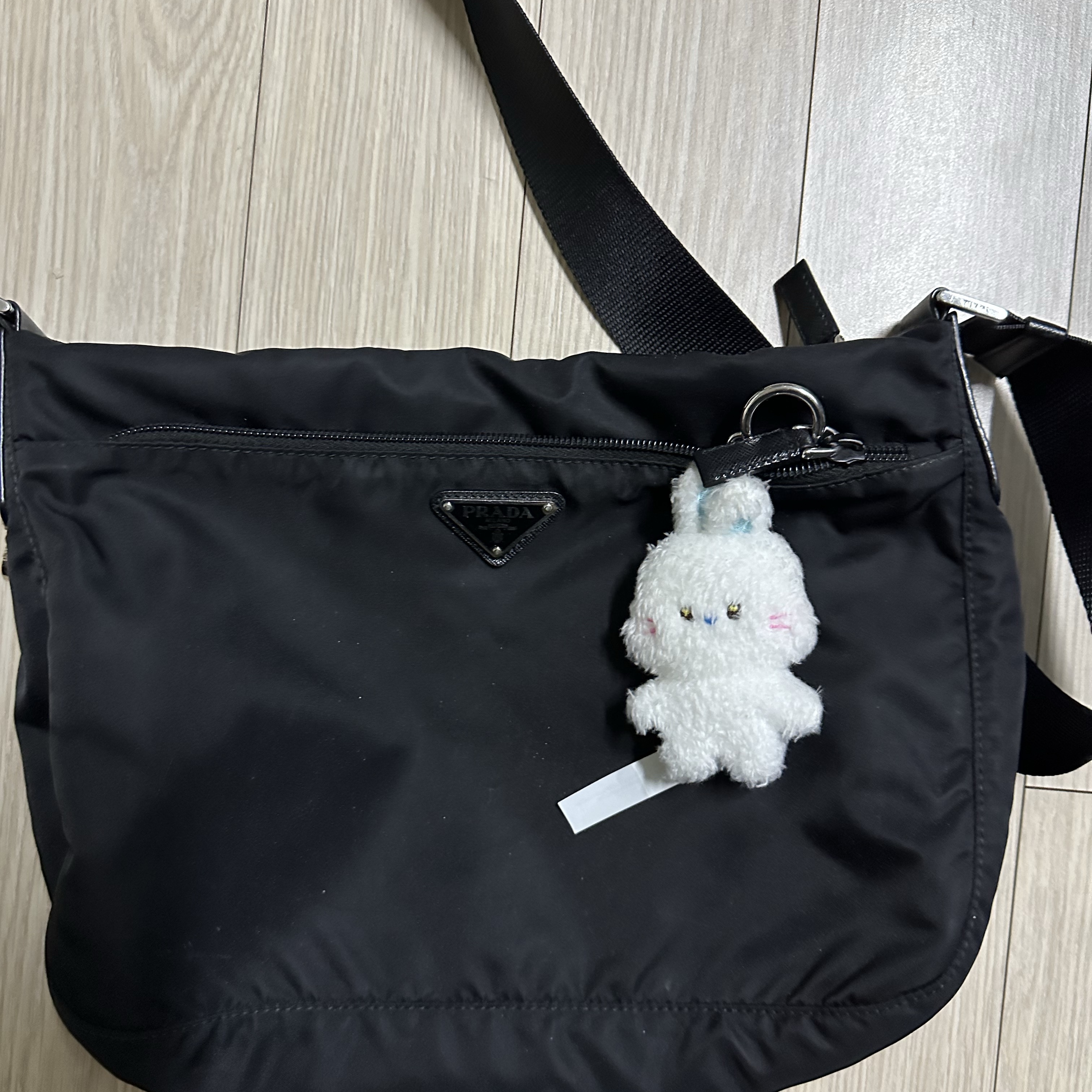 NewJeans Bunini Doll Keyring White 착용 스타일