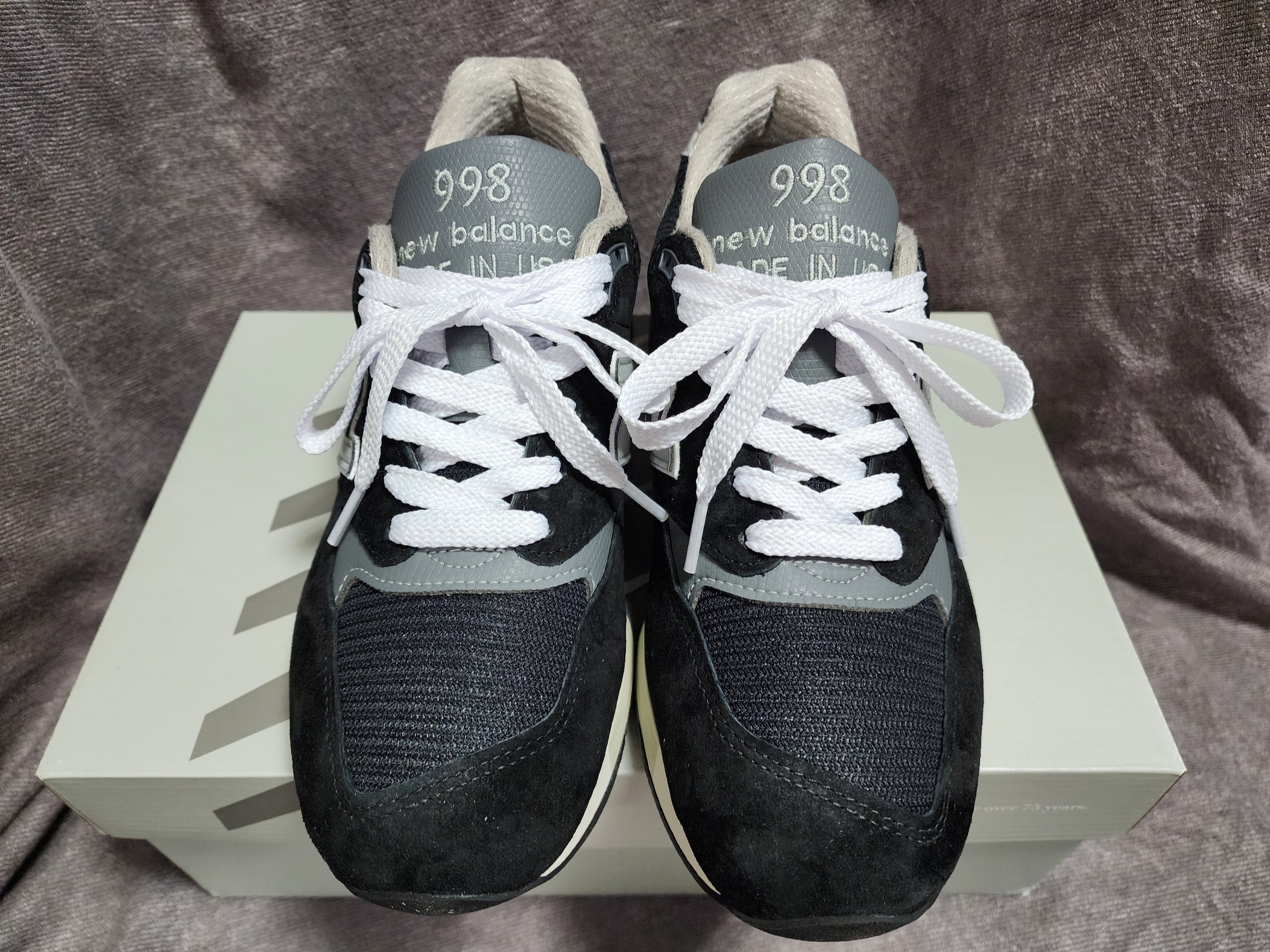 New Balance 998 Made in USA Black Silver 착용 스타일 - 3