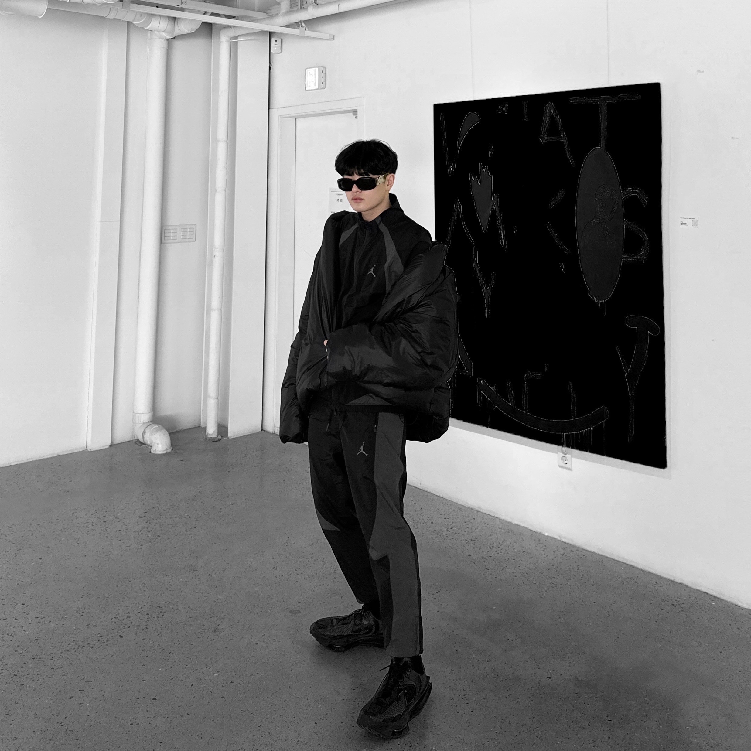 Nike x Matthew M Williams Zoom 004 Triple Black, Yeezy Gap Engineered By Balenciaga Round Jacket 2 Black 착용 스타일 - 1