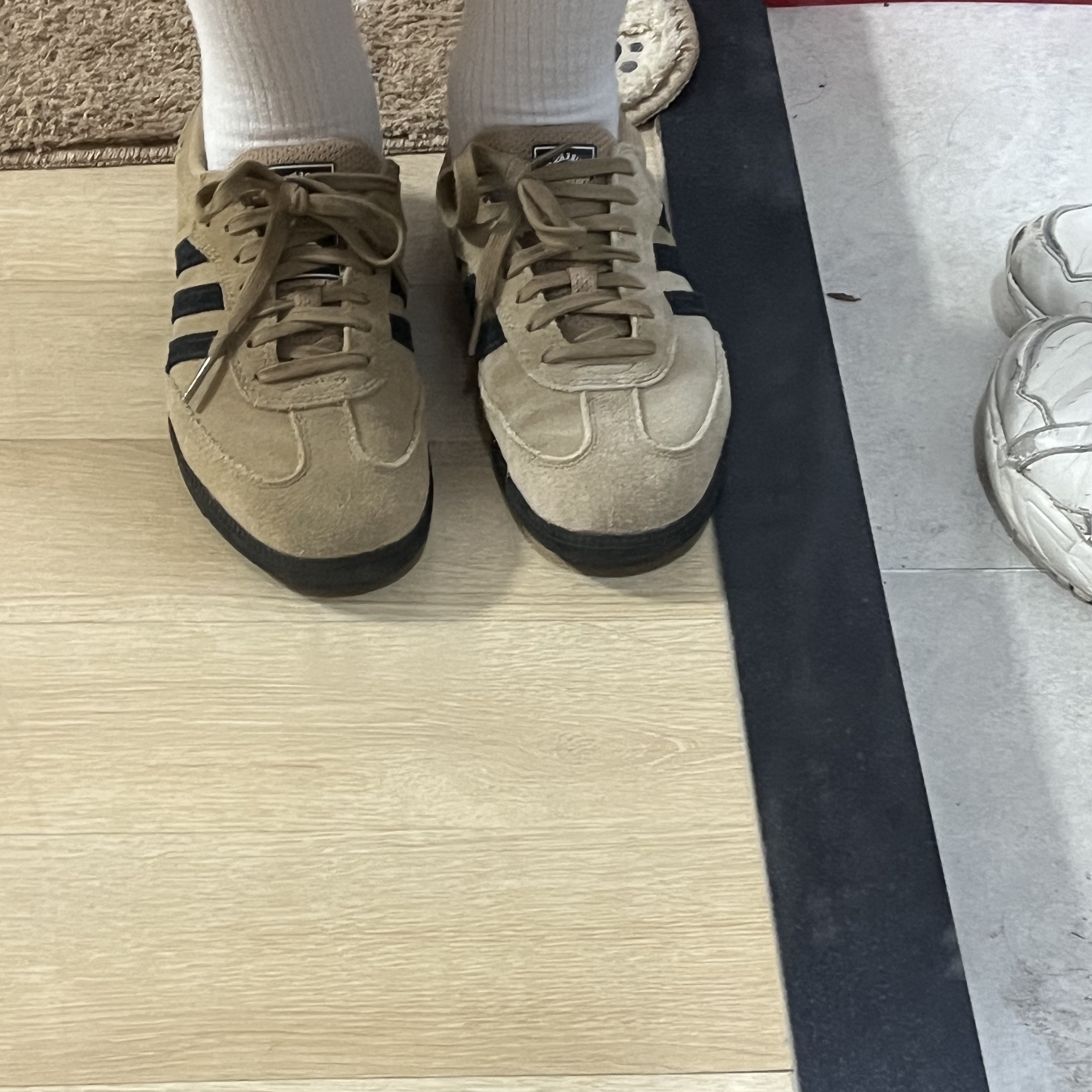 Adidas Samba ADV Cardboard 착용 스타일 - 3