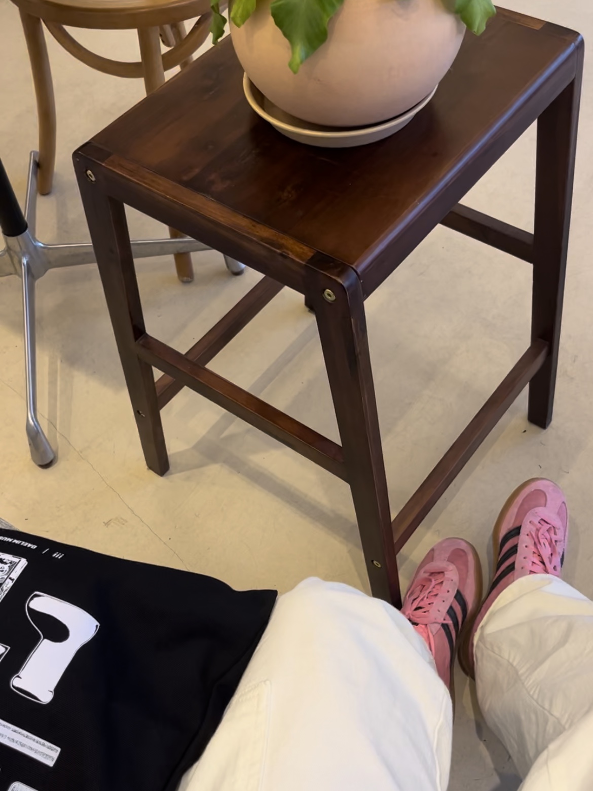 (W) Adidas Gazelle Indoor Bliss Pink, Marshall Major IV Black (Korean Ver.) 착용 스타일 - 2