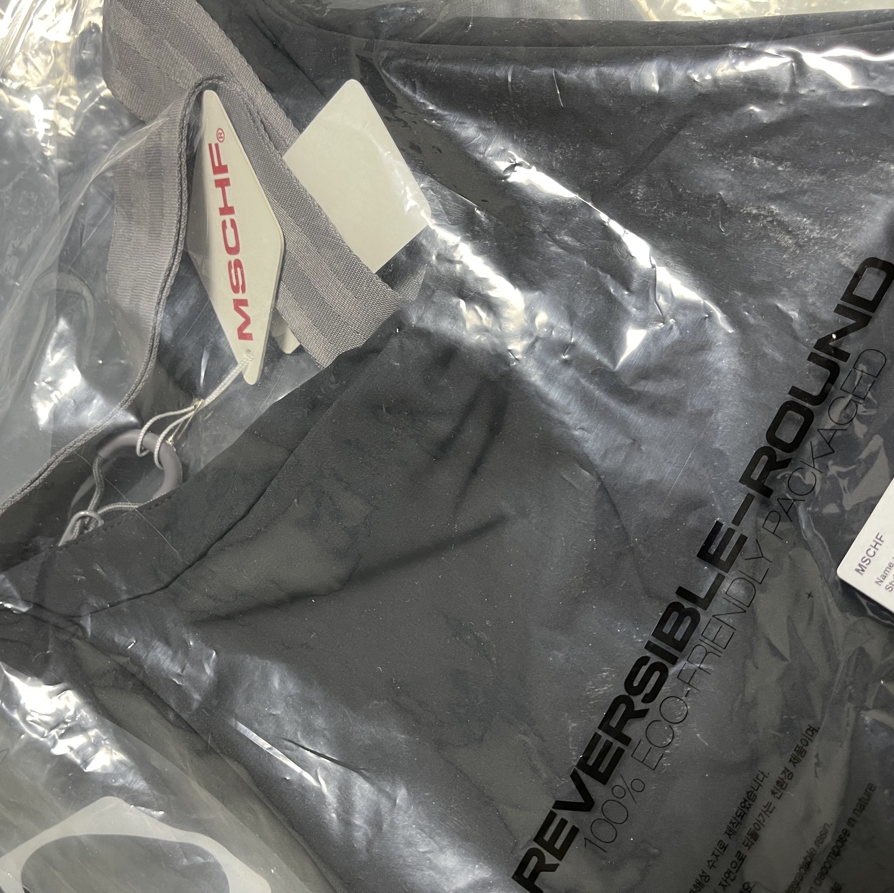 Mischief Rhombus Light Weight Cross Bag Black - The Hyundai Seoul Exclusive 착용 스타일