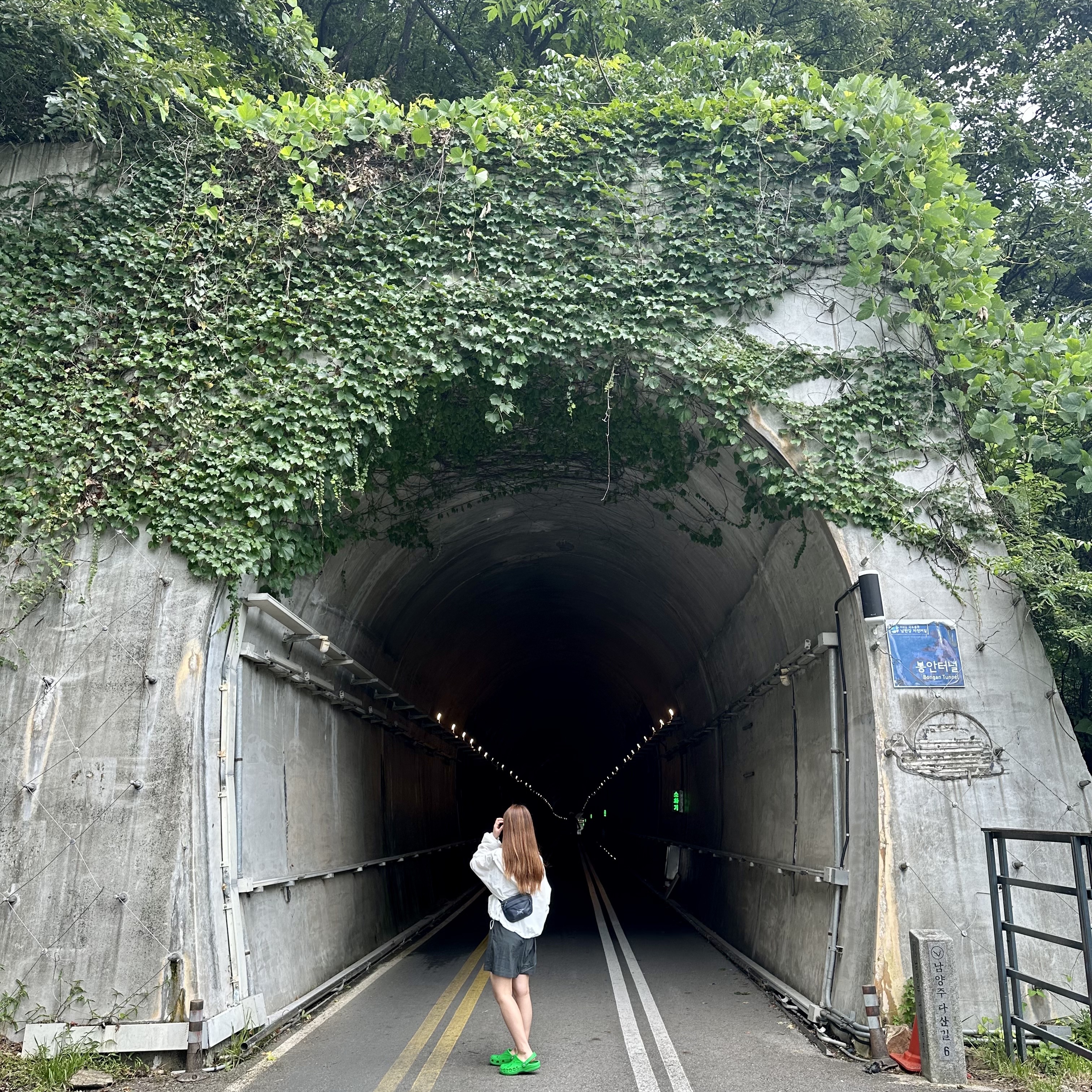 Arc'teryx Mantis 1 Waistpack Black Sapphire 착용 스타일